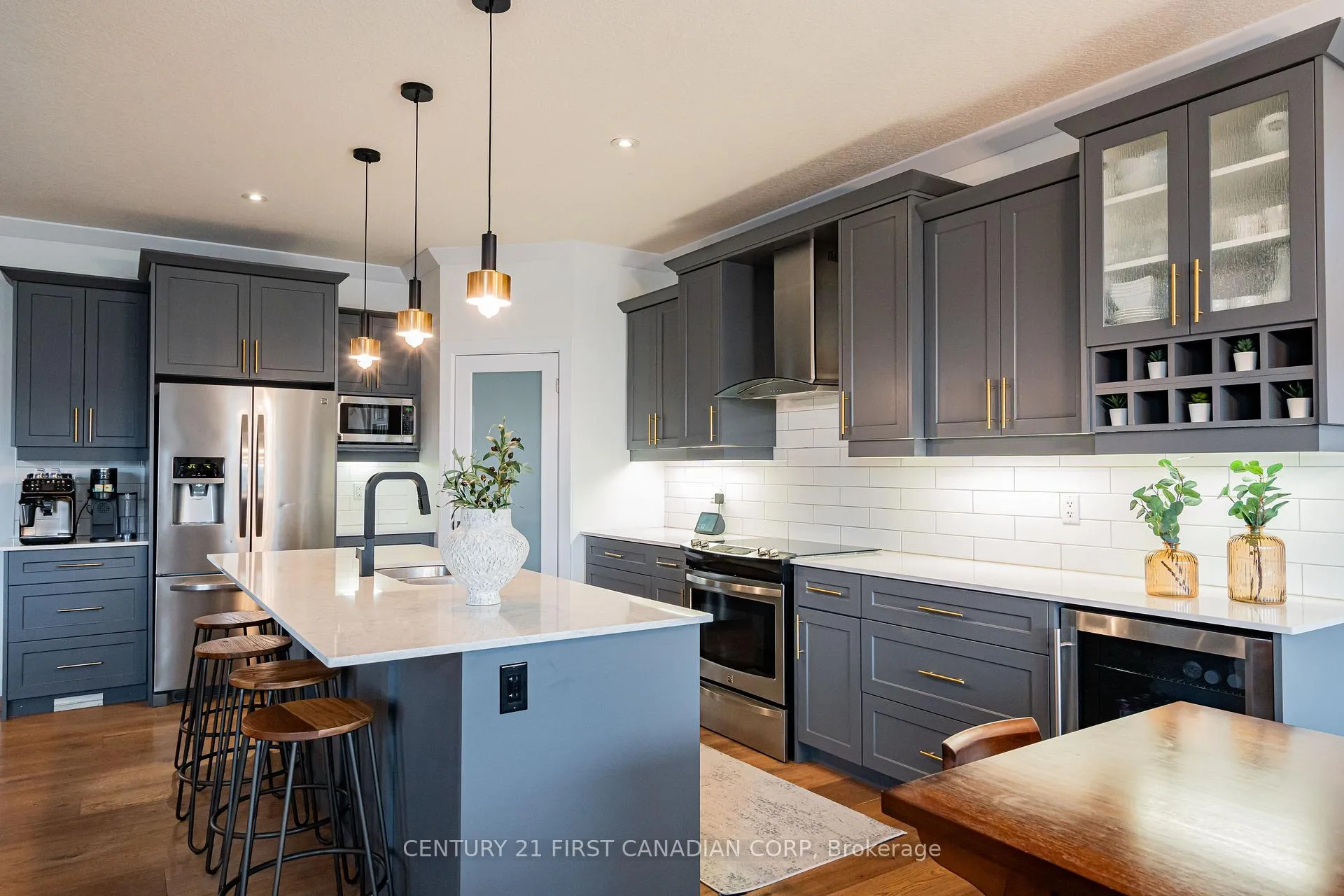 Photo 11 of 2085 Gough Avenue, London, North C — HOMEH