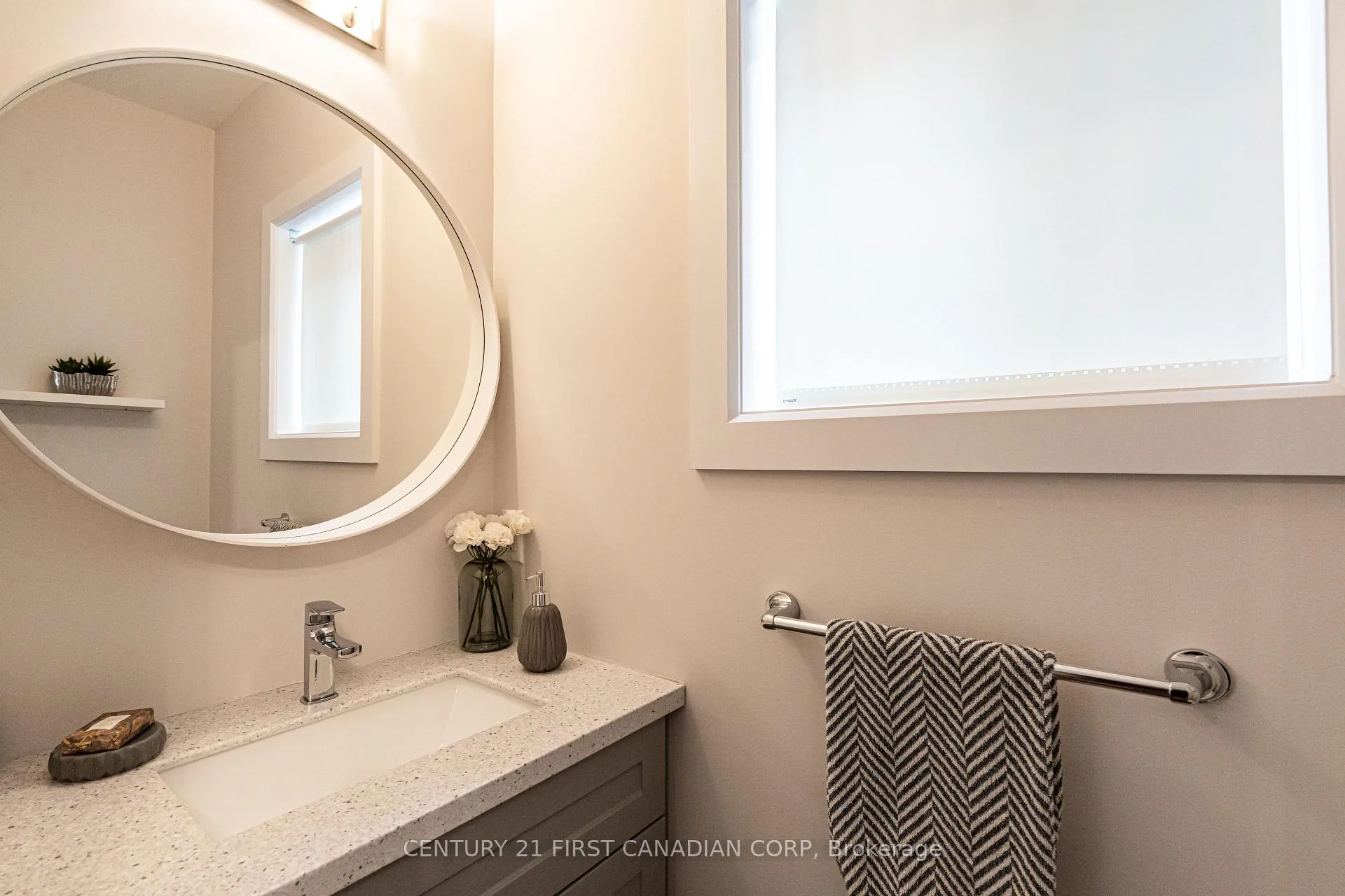 Photo 13 of 2085 Gough Avenue, London, North C — HOMEH