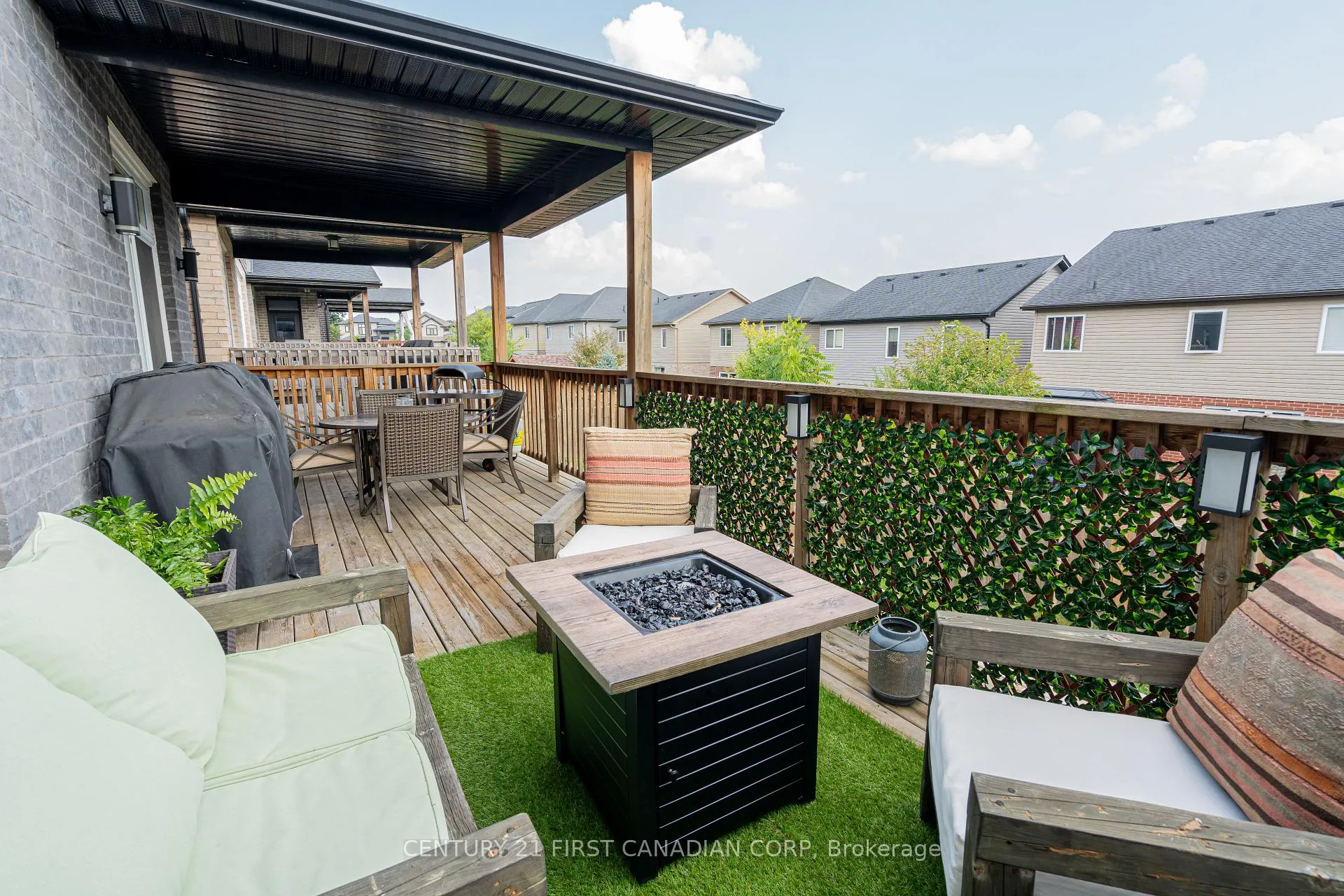 Photo 17 of 2085 Gough Avenue, London, North C — HOMEH