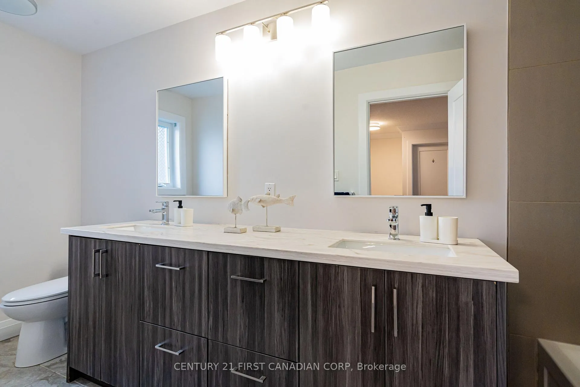 Photo 20 of 2085 Gough Avenue, London, North C — HOMEH