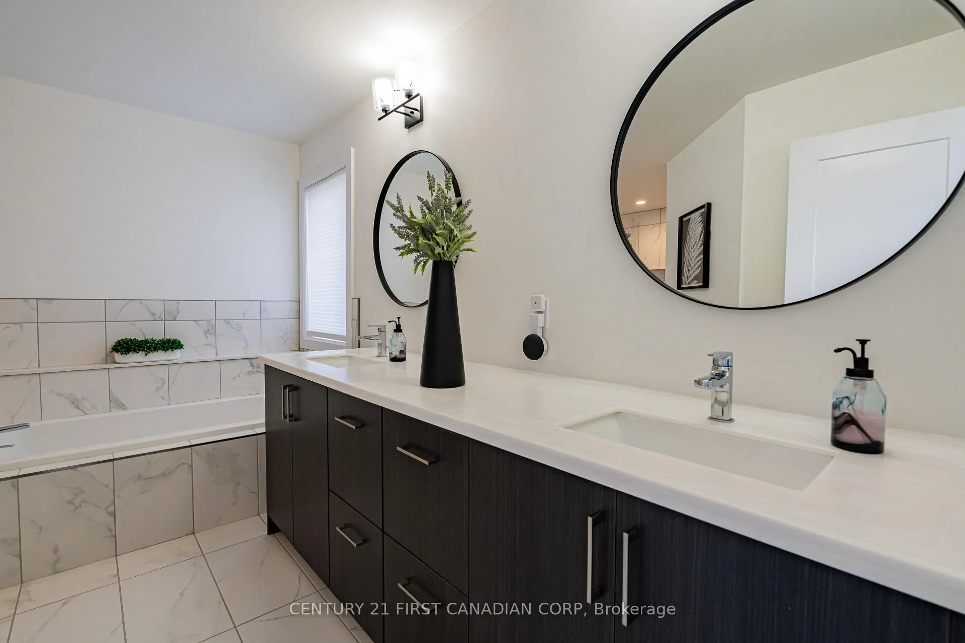 Photo 25 of 2085 Gough Avenue, London, North C — HOMEH