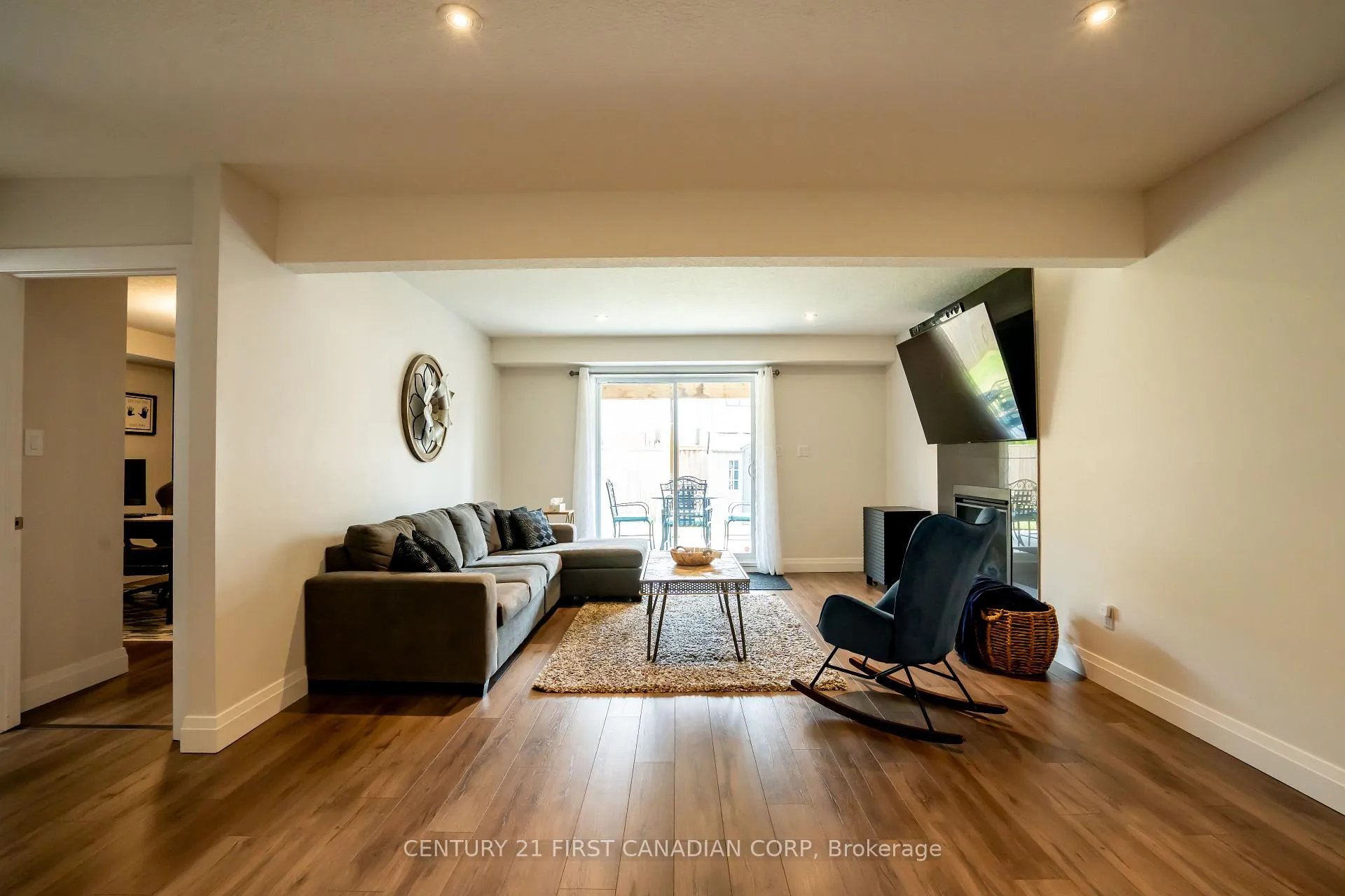 Photo 28 of 2085 Gough Avenue, London, North C — HOMEH
