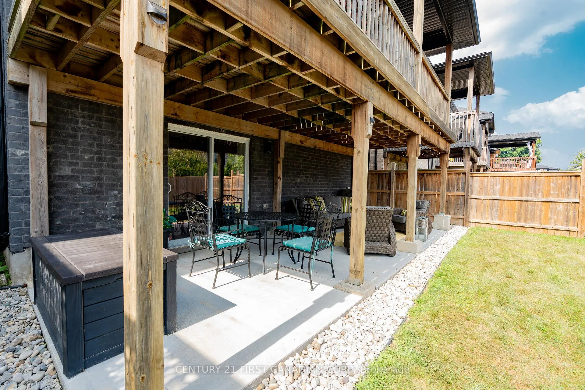 Photo 36 of 2085 Gough Avenue, London, North C — HOMEH