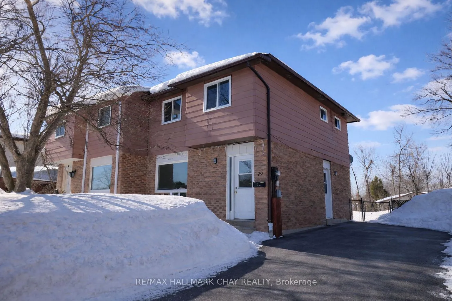 Photo 3 of 79 Christie Crescent, Barrie, Letitia Heights — HOMEH