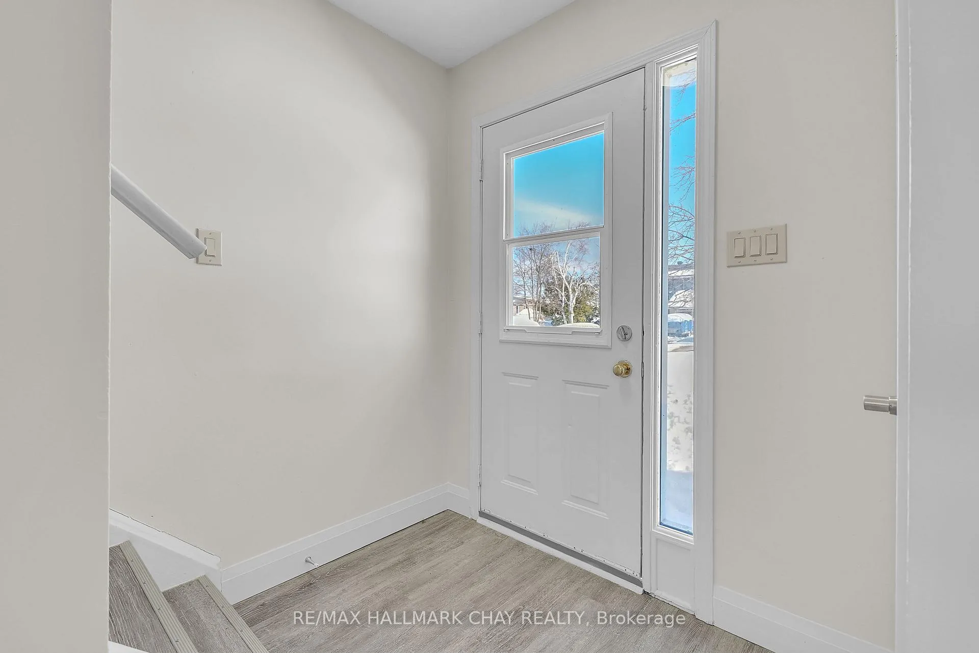Photo 4 of 79 Christie Crescent, Barrie, Letitia Heights — HOMEH