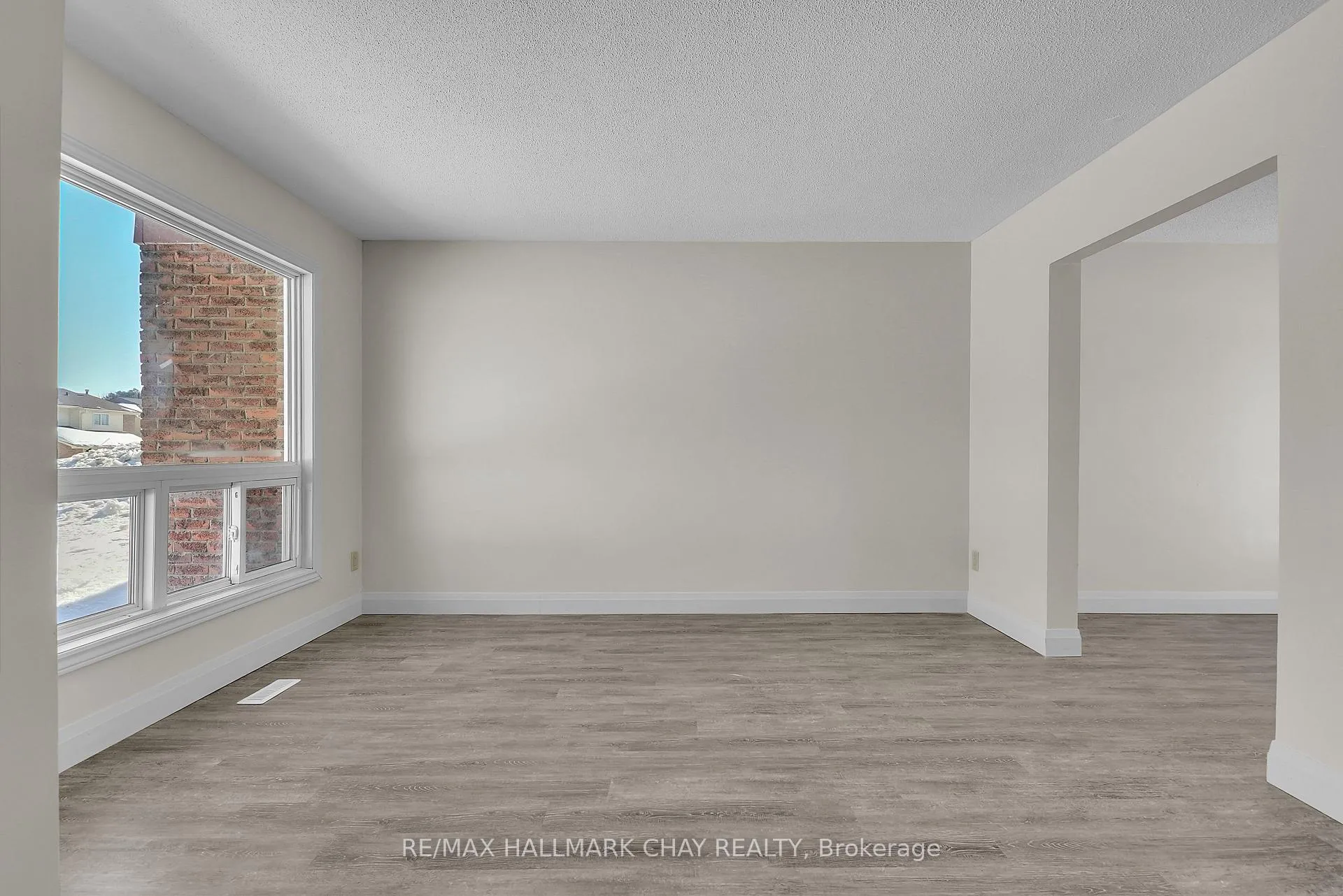 Photo 5 of 79 Christie Crescent, Barrie, Letitia Heights — HOMEH