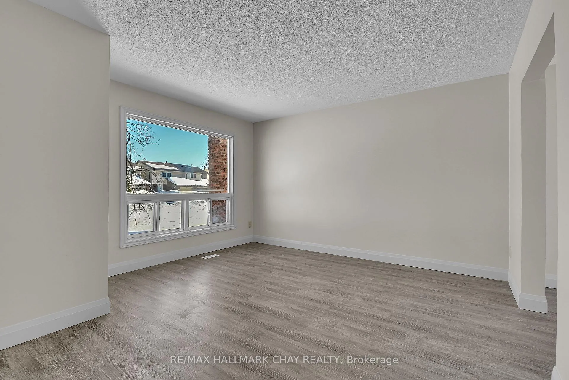 Photo 6 of 79 Christie Crescent, Barrie, Letitia Heights — HOMEH
