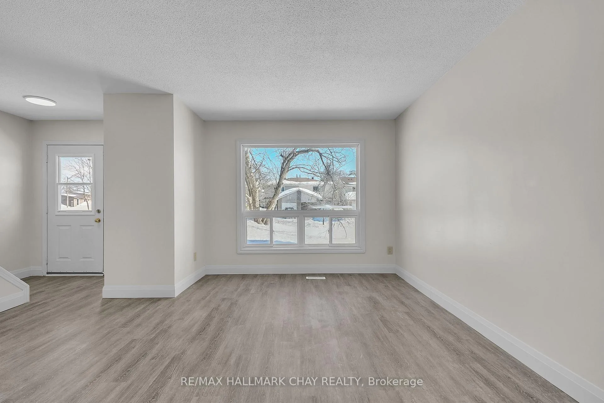 Photo 7 of 79 Christie Crescent, Barrie, Letitia Heights — HOMEH