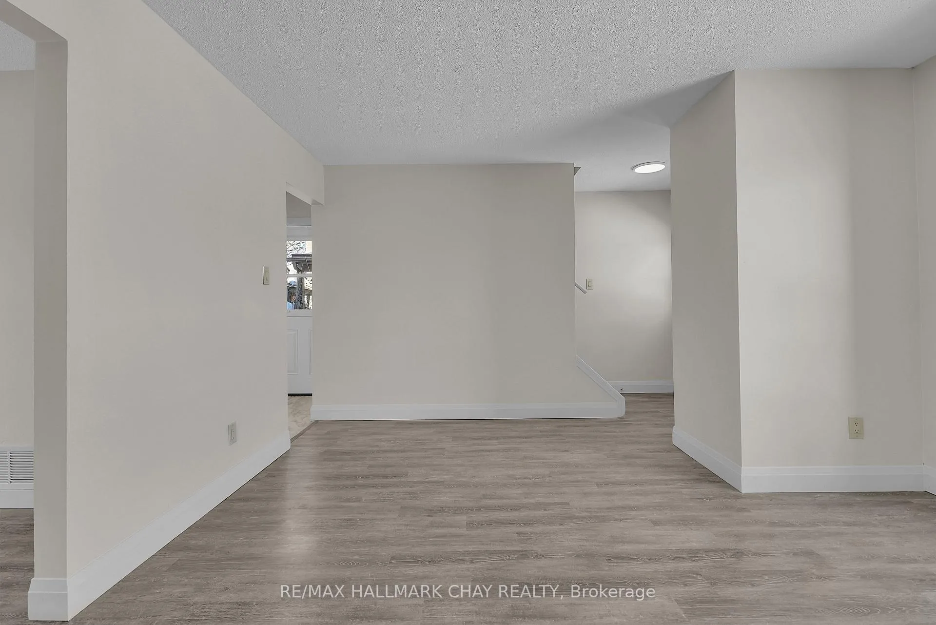 Photo 8 of 79 Christie Crescent, Barrie, Letitia Heights — HOMEH