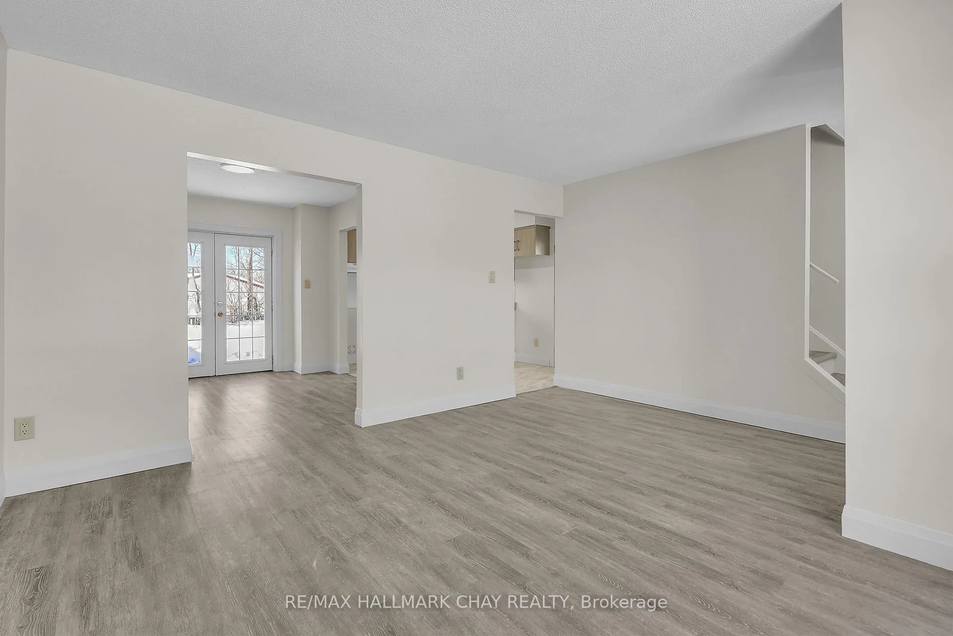 Photo 9 of 79 Christie Crescent, Barrie, Letitia Heights — HOMEH