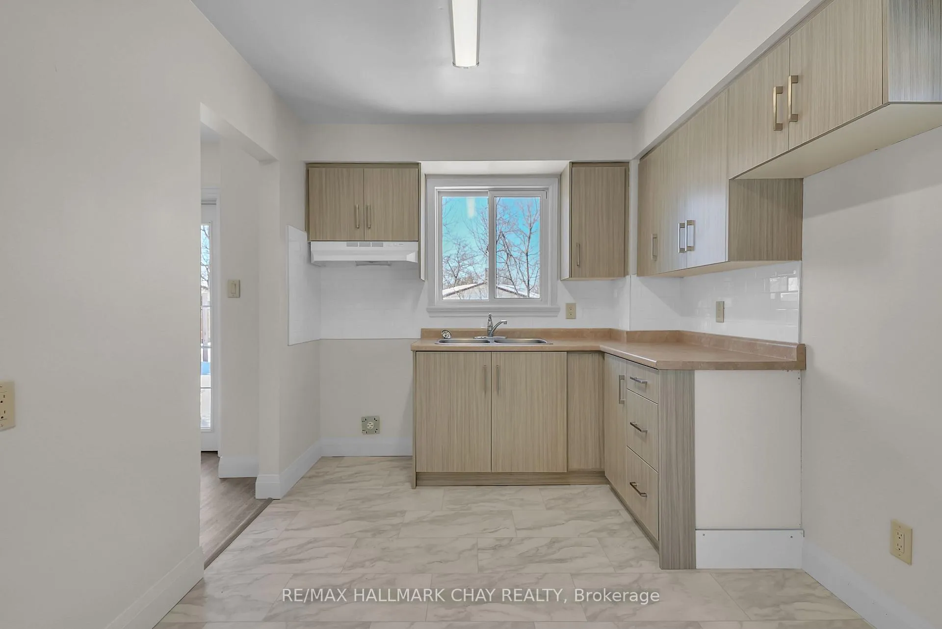 Photo 11 of 79 Christie Crescent, Barrie, Letitia Heights — HOMEH