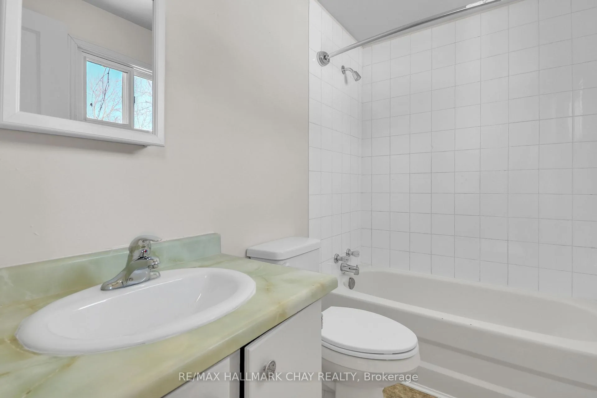 Photo 14 of 79 Christie Crescent, Barrie, Letitia Heights — HOMEH