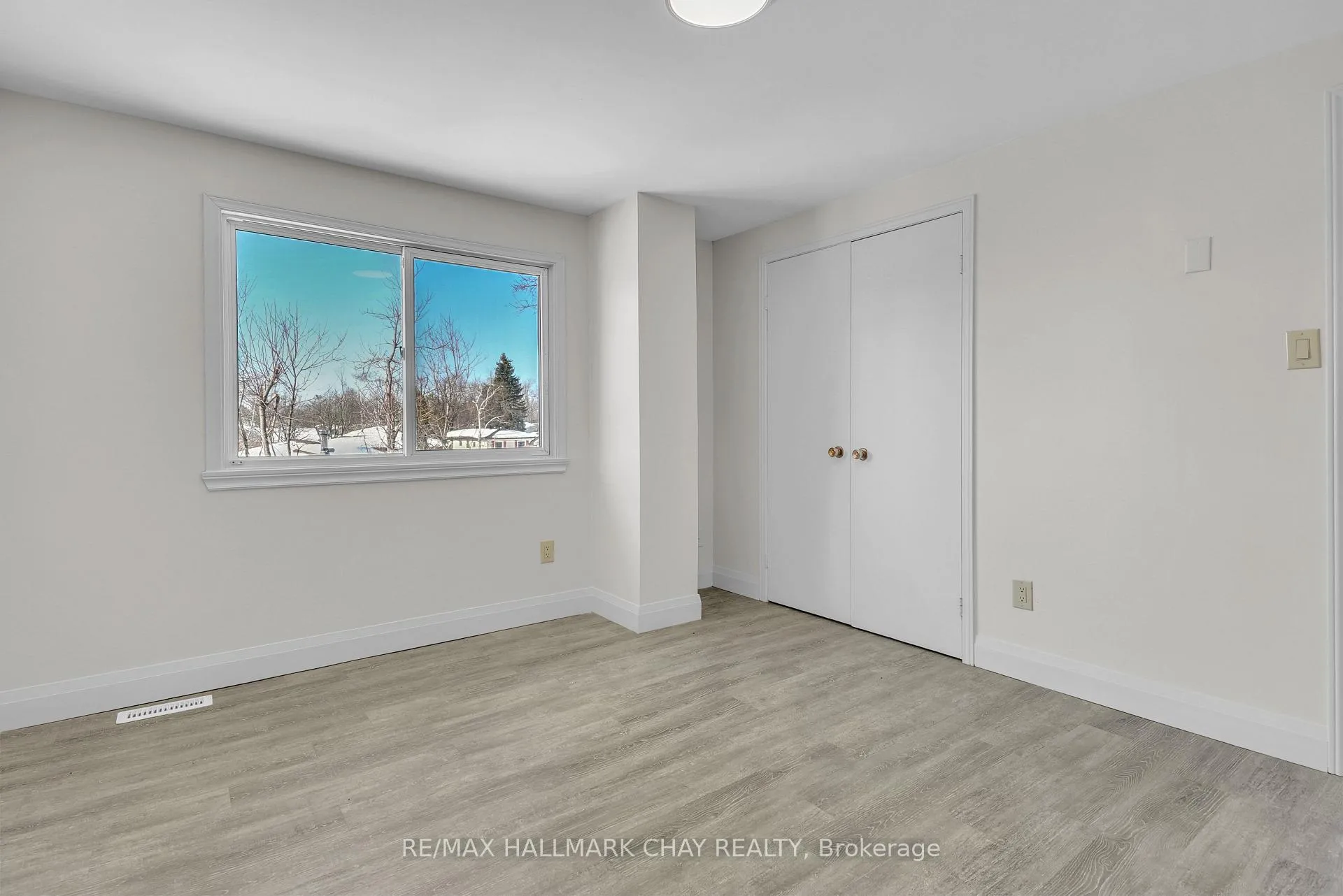 Photo 17 of 79 Christie Crescent, Barrie, Letitia Heights — HOMEH