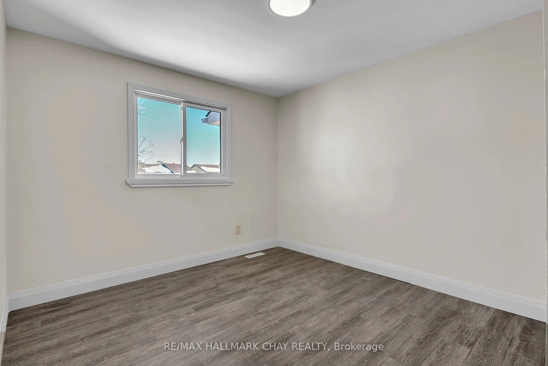 Photo 21 of 79 Christie Crescent, Barrie, Letitia Heights — HOMEH