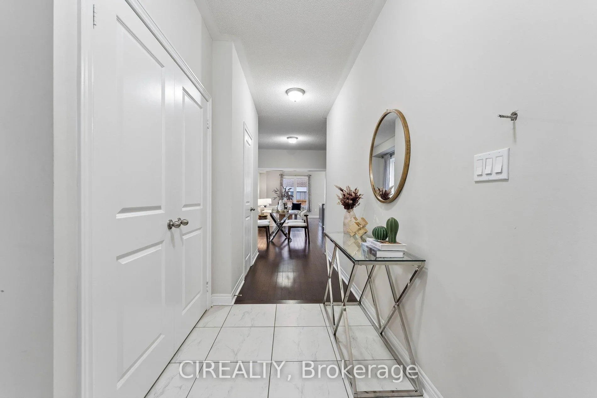 Photo 5 of 71 Finegan Circle, Brampton, Northwest Brampton — HOMEH
