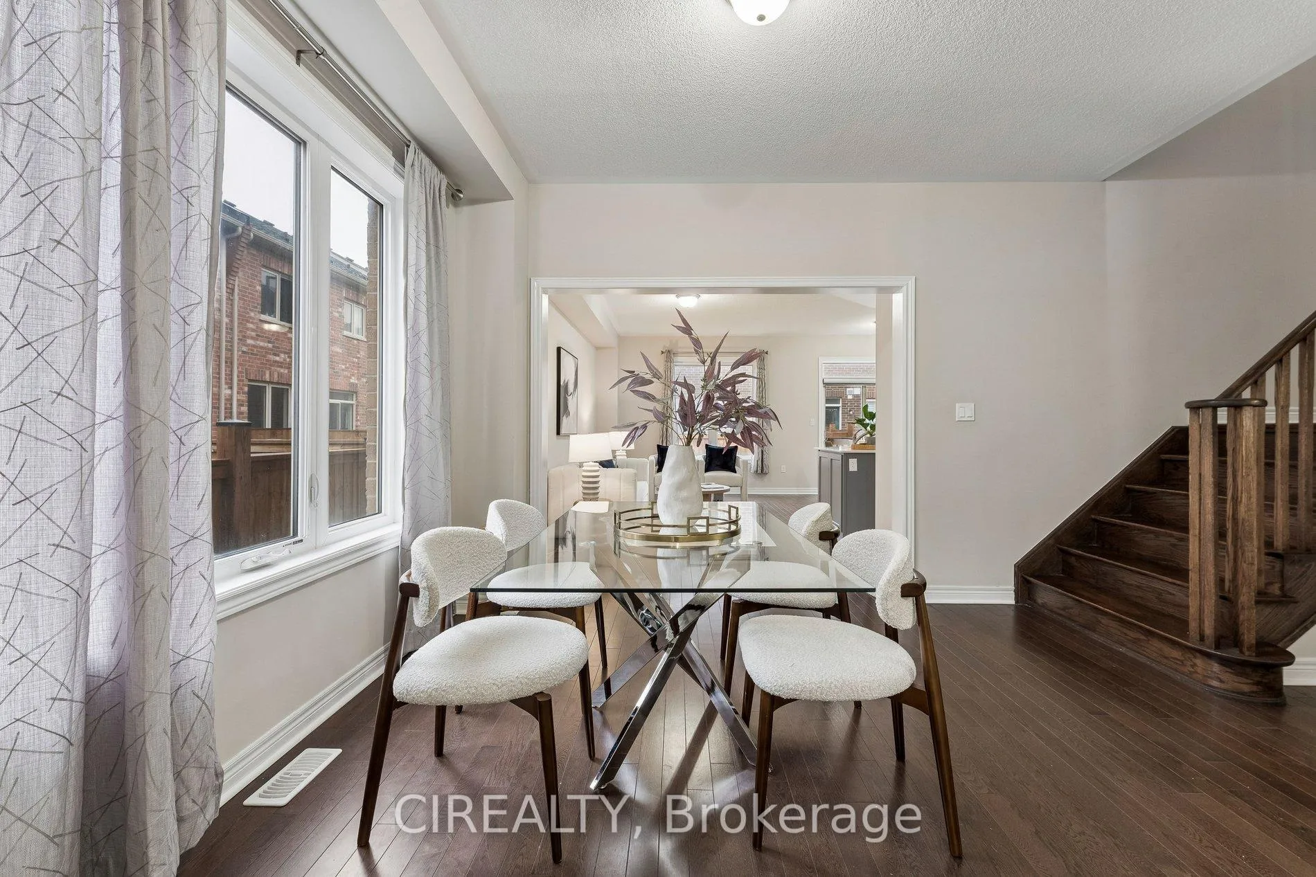 Photo 6 of 71 Finegan Circle, Brampton, Northwest Brampton — HOMEH