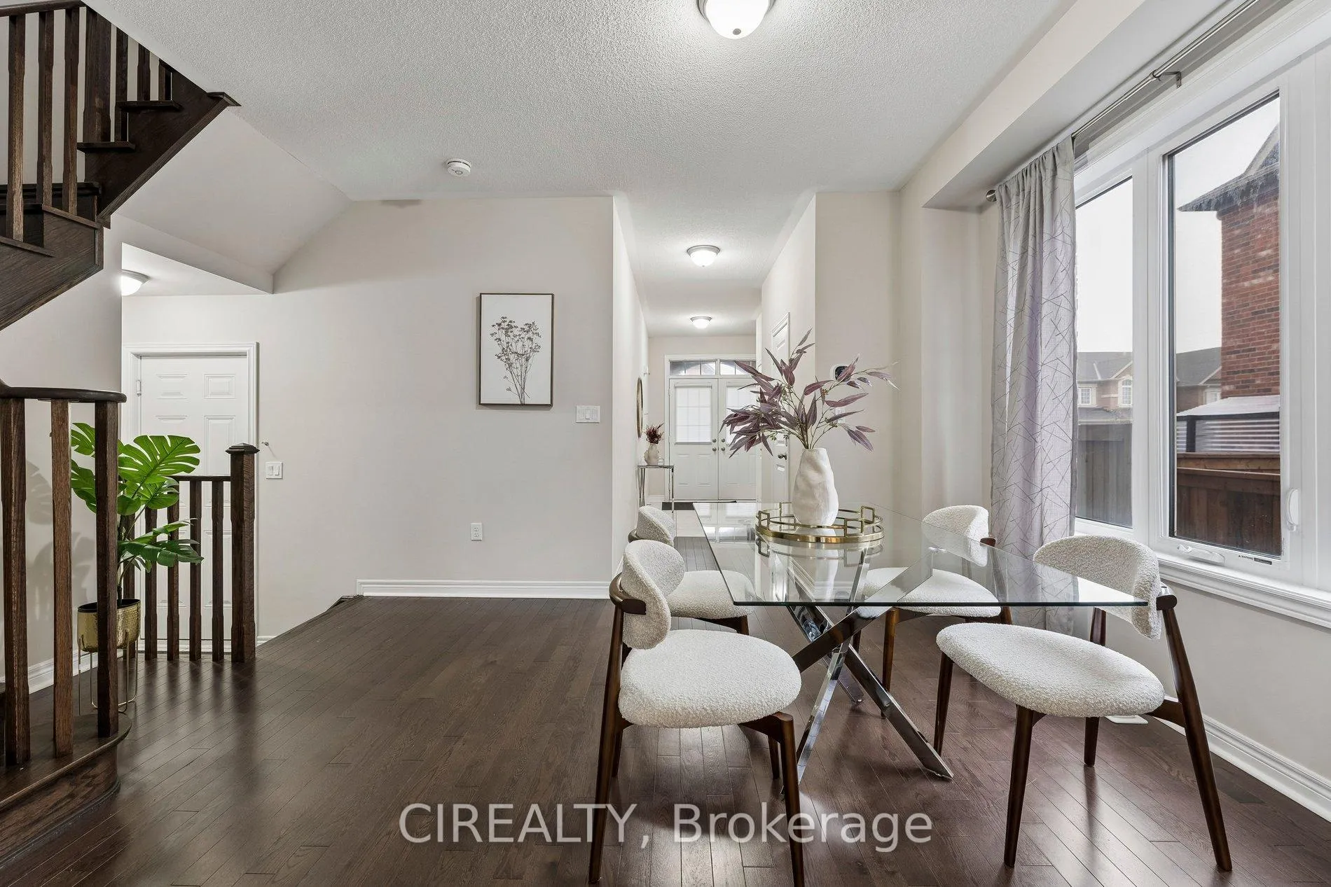 Photo 10 of 71 Finegan Circle, Brampton, Northwest Brampton — HOMEH