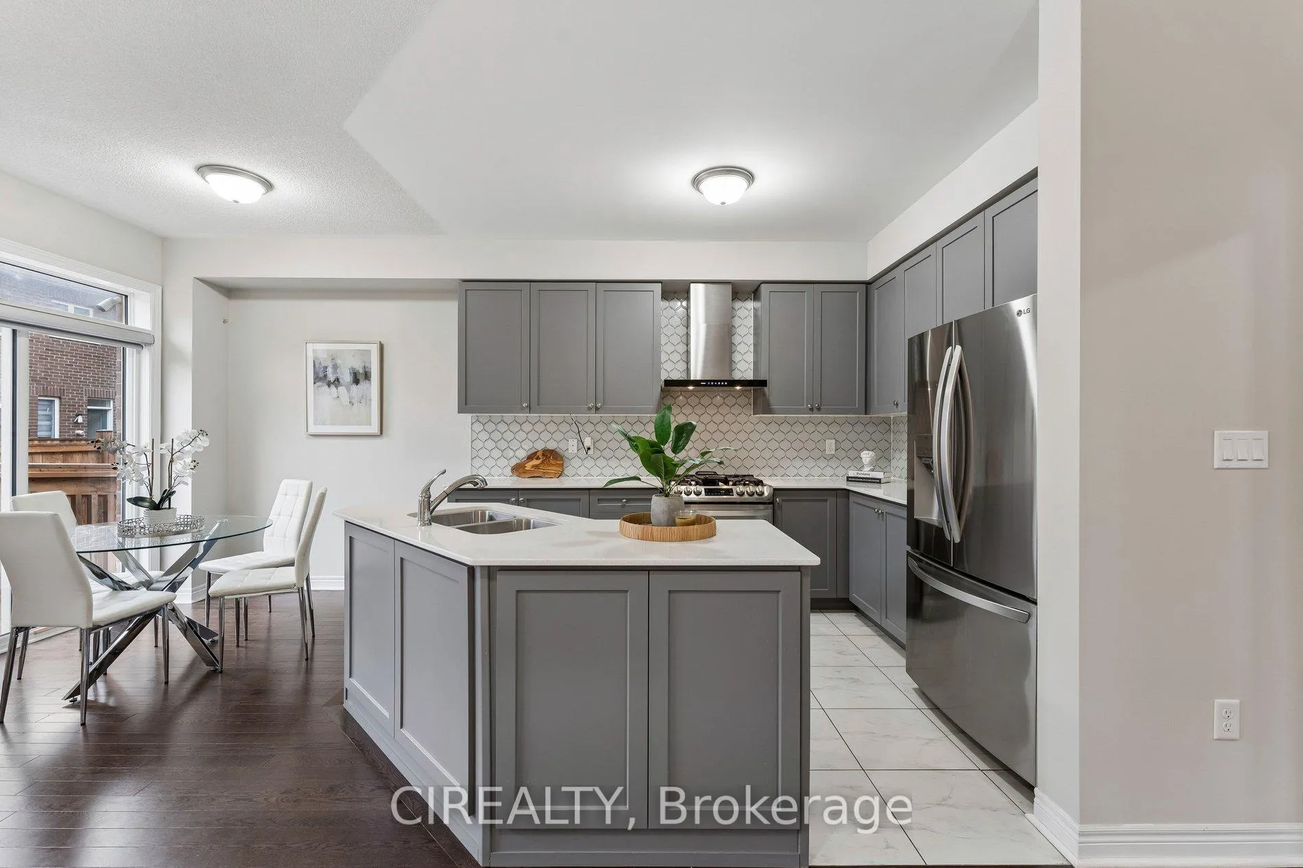 Photo 13 of 71 Finegan Circle, Brampton, Northwest Brampton — HOMEH