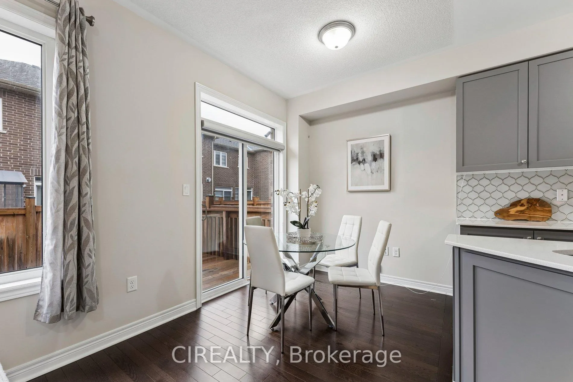 Photo 14 of 71 Finegan Circle, Brampton, Northwest Brampton — HOMEH