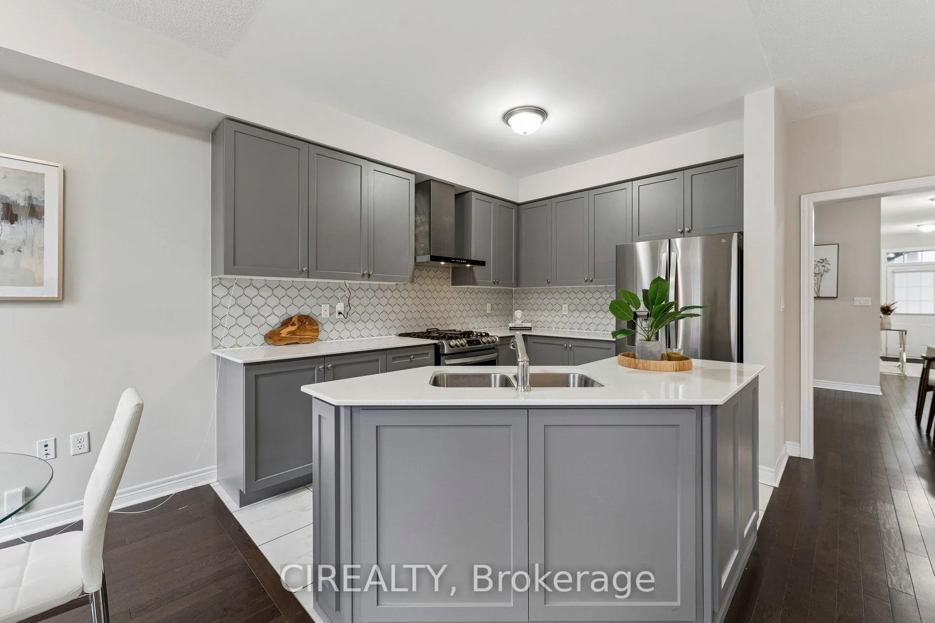 Photo 17 of 71 Finegan Circle, Brampton, Northwest Brampton — HOMEH