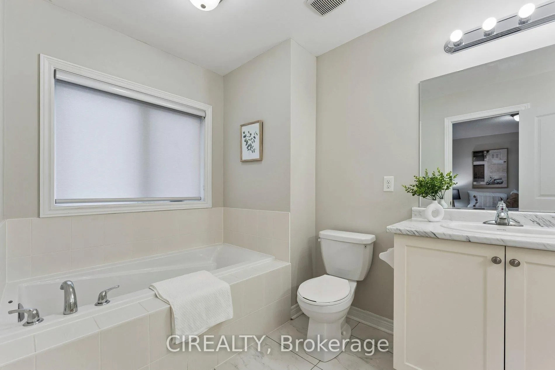 Photo 32 of 71 Finegan Circle, Brampton, Northwest Brampton — HOMEH