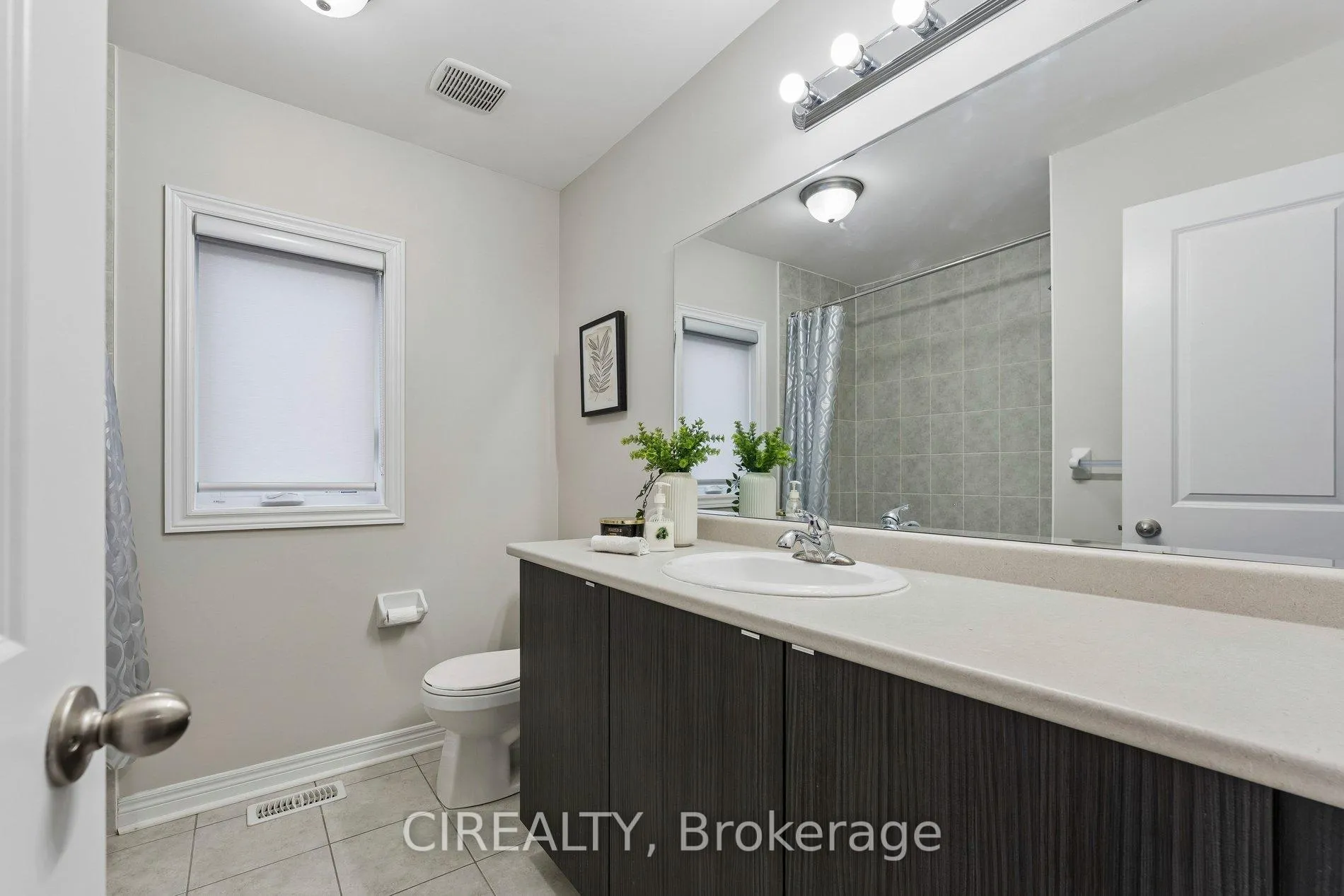 Photo 37 of 71 Finegan Circle, Brampton, Northwest Brampton — HOMEH