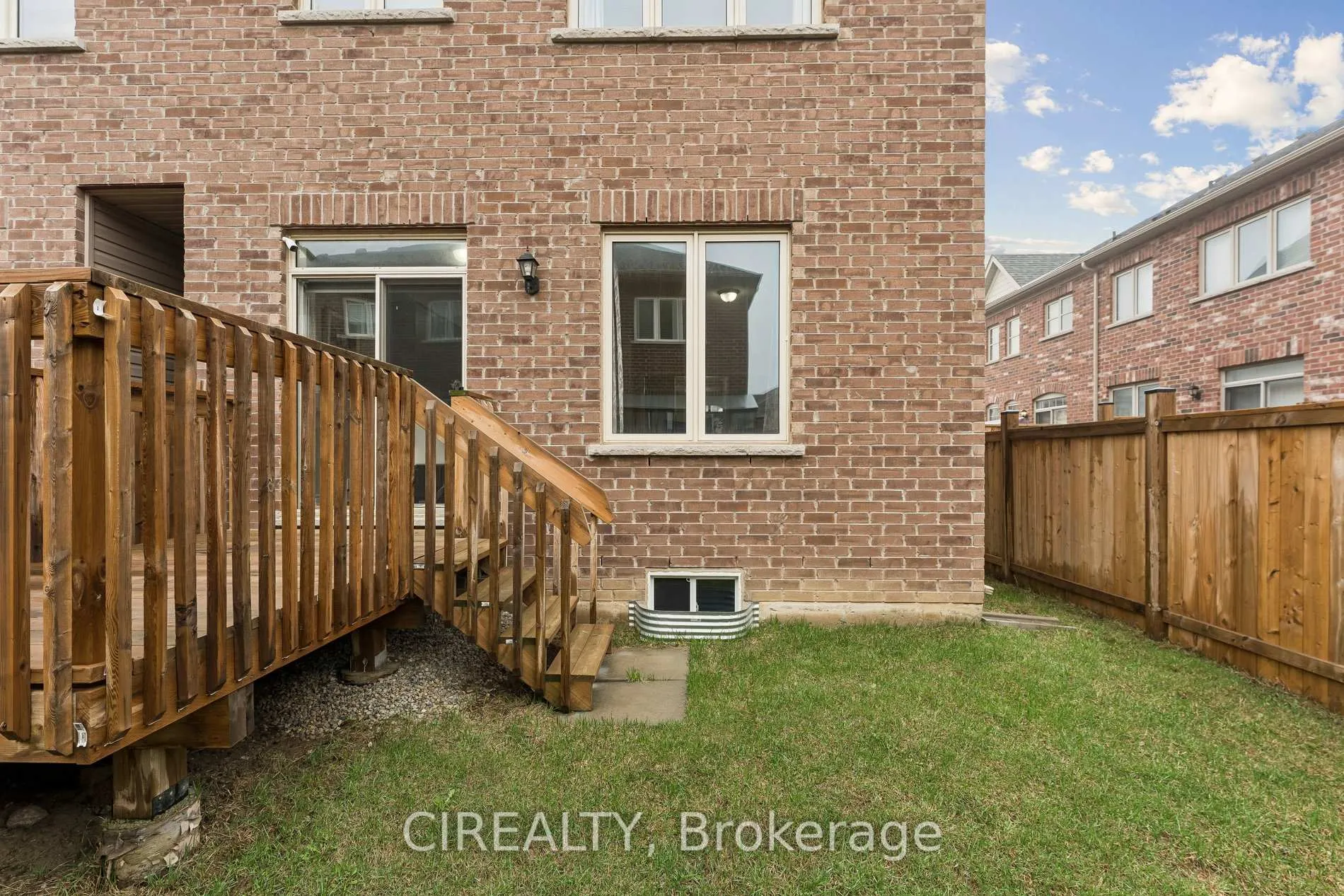 Photo 38 of 71 Finegan Circle, Brampton, Northwest Brampton — HOMEH