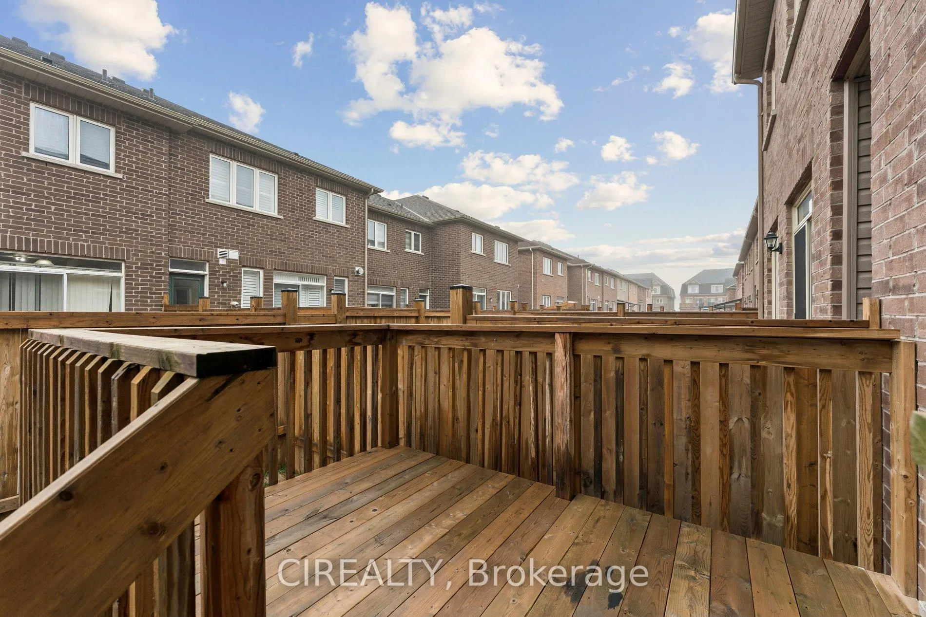 Photo 39 of 71 Finegan Circle, Brampton, Northwest Brampton — HOMEH