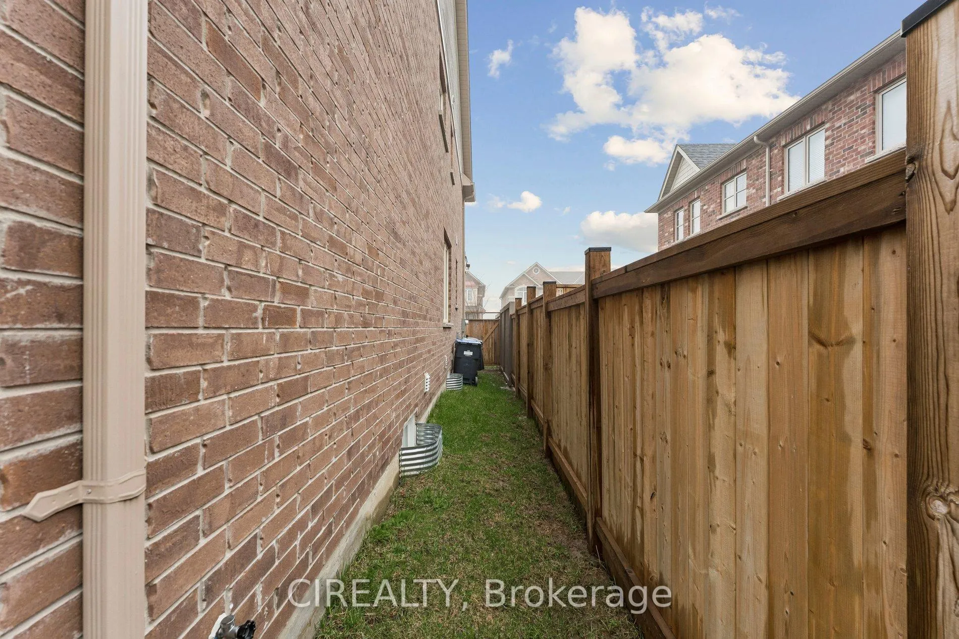 Photo 41 of 71 Finegan Circle, Brampton, Northwest Brampton — HOMEH