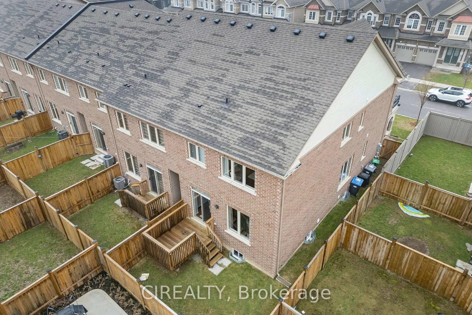 Photo 44 of 71 Finegan Circle, Brampton, Northwest Brampton — HOMEH