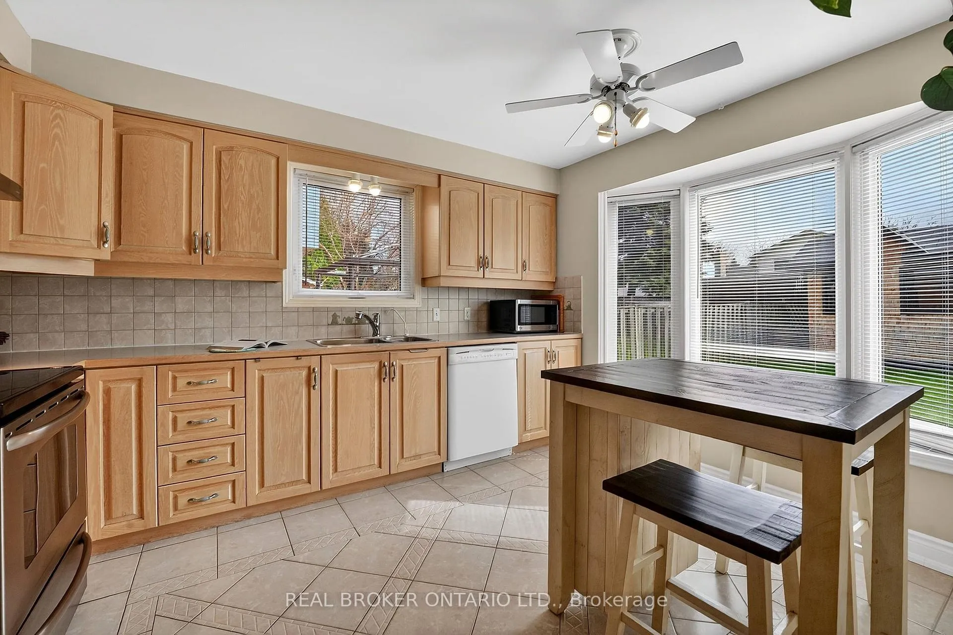 Photo 12 of 474 Knightsbridge Crescent, Hamilton, Ancaster — HOMEH