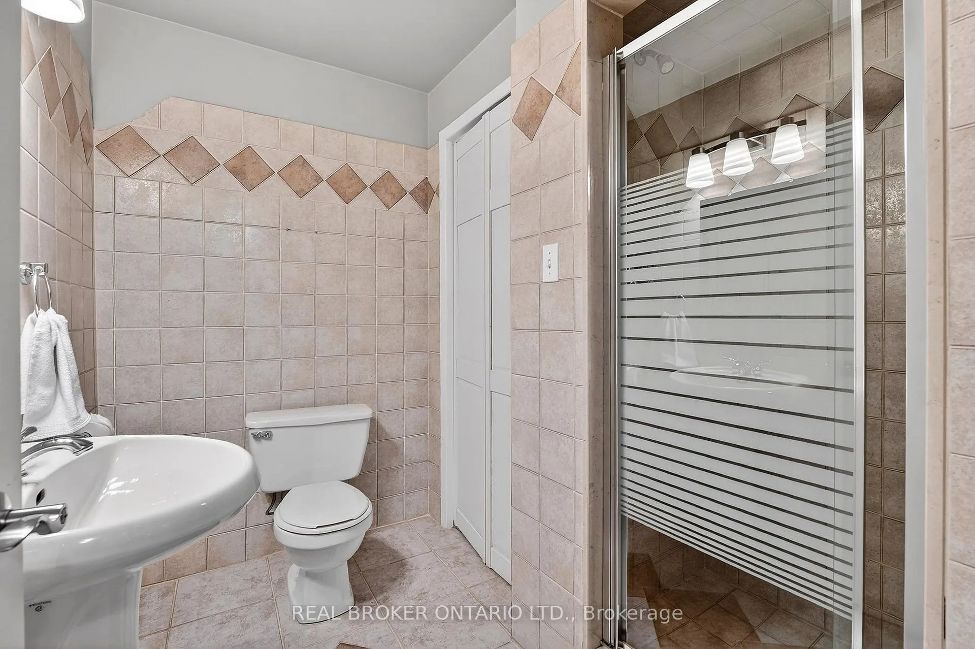 Photo 33 of 474 Knightsbridge Crescent, Hamilton, Ancaster — HOMEH