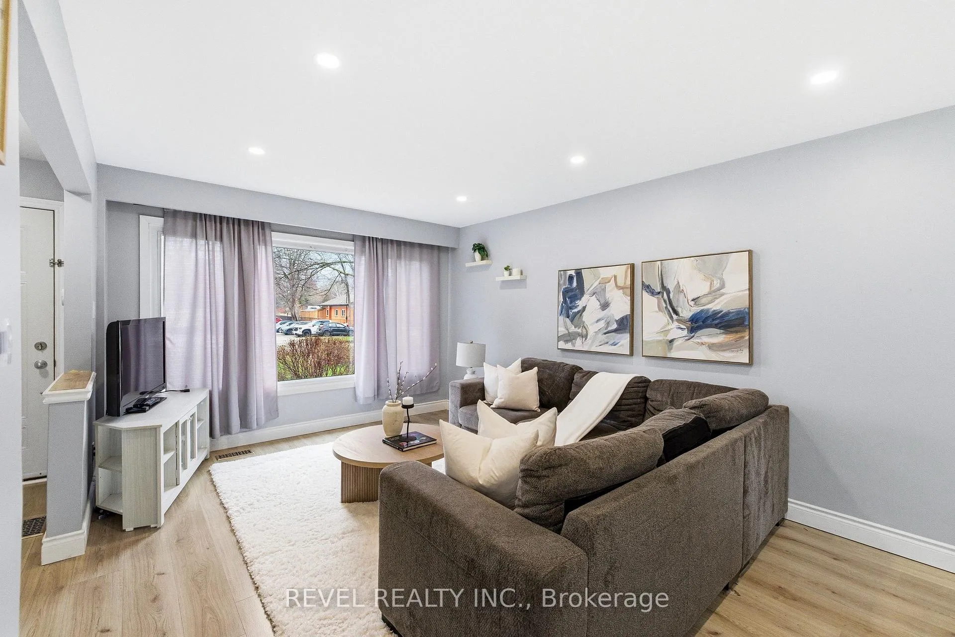 Photo 3 of 396 Wilson Road N, Oshawa, O'Neill — HOMEH