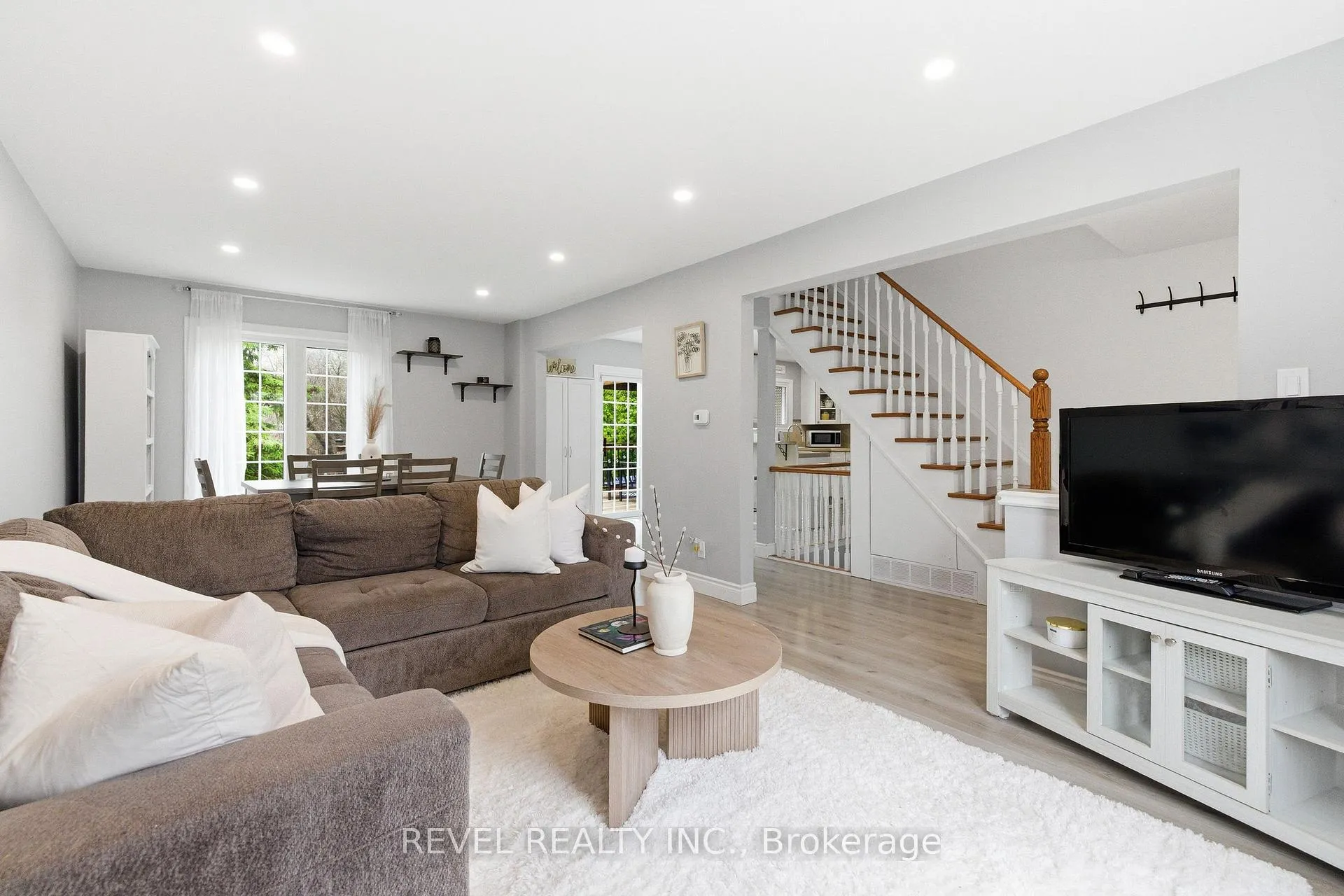 Photo 4 of 396 Wilson Road N, Oshawa, O'Neill — HOMEH