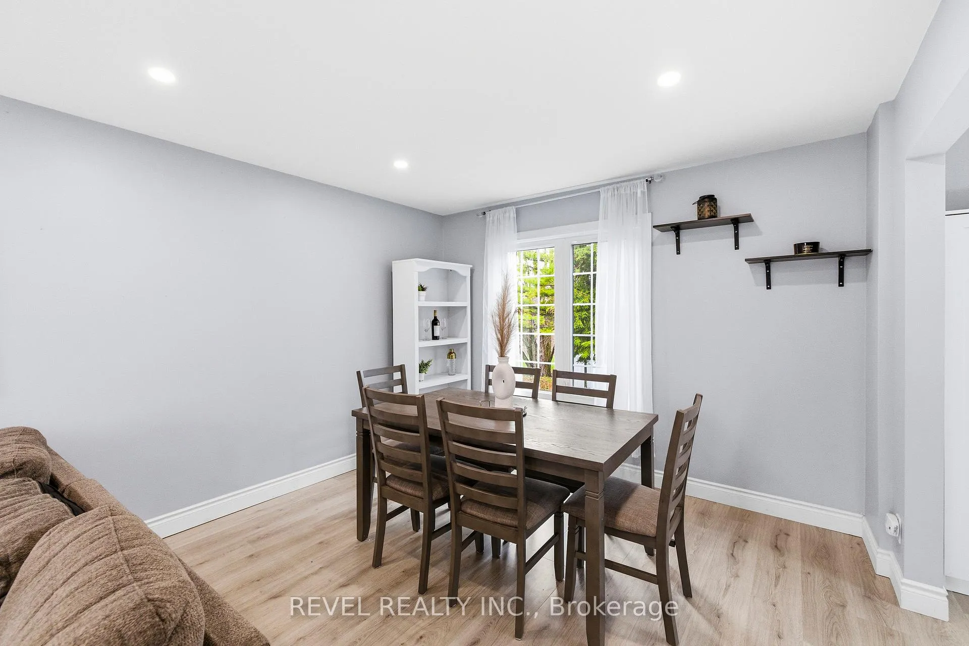 Photo 5 of 396 Wilson Road N, Oshawa, O'Neill — HOMEH
