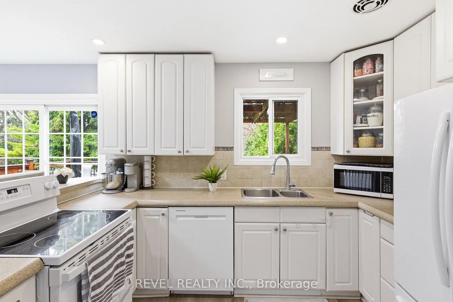 Photo 9 of 396 Wilson Road N, Oshawa, O'Neill — HOMEH