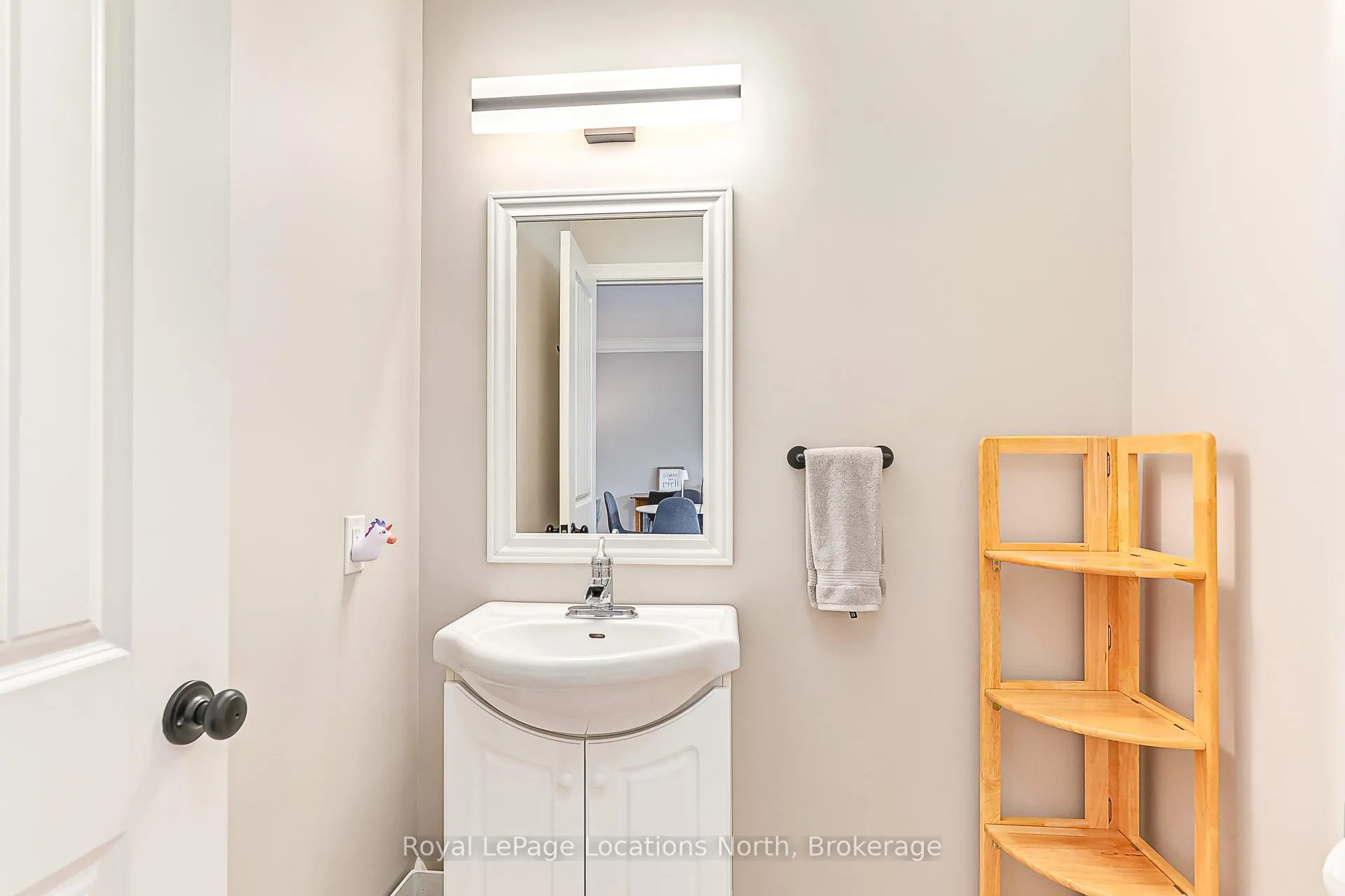 Photo 14 of 73 Findlay Drive, Collingwood — HOMEH