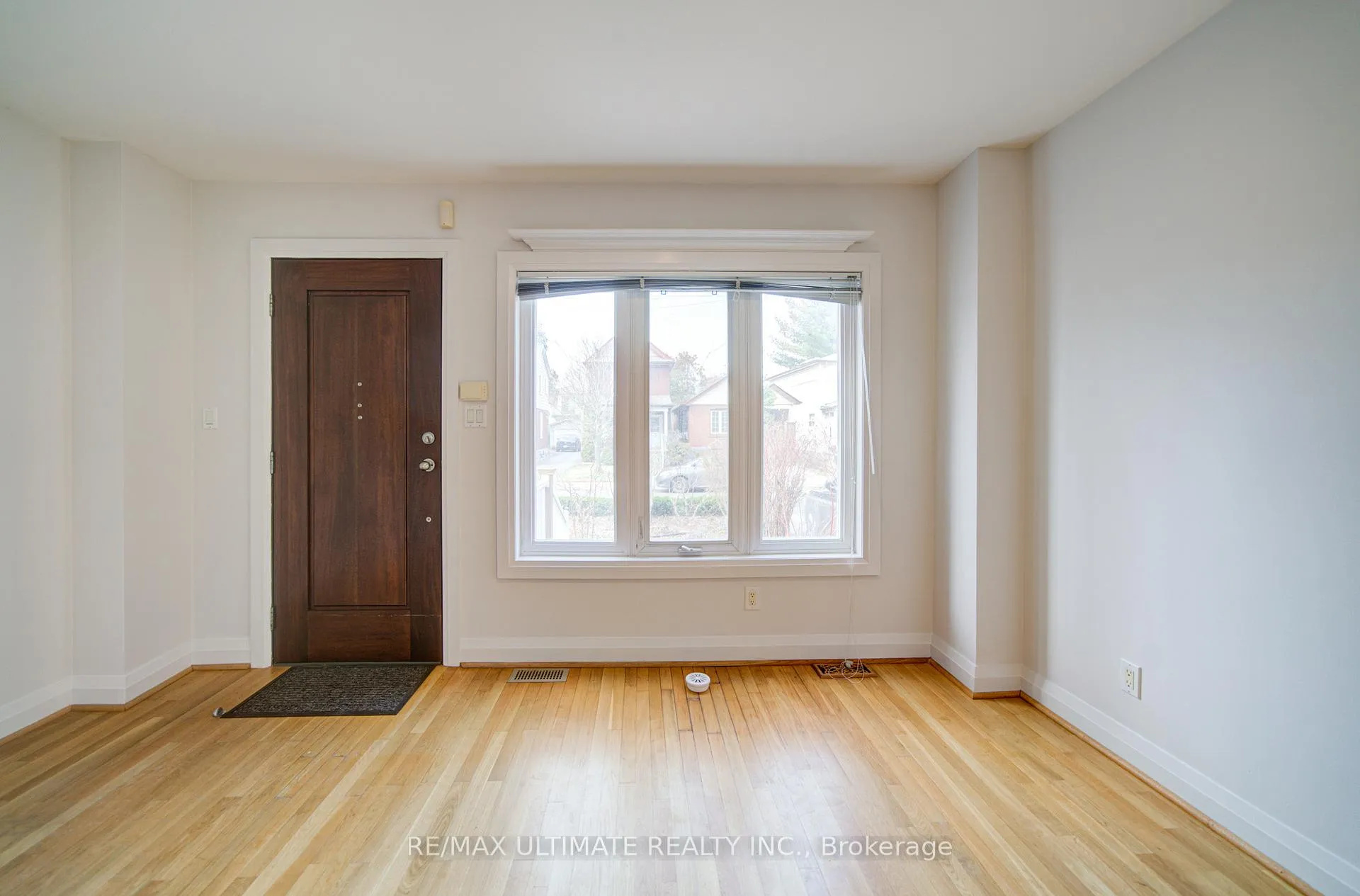Photo 2 of 51 Epsom Avenue E, Toronto, Woodbine-Lumsden — HOMEH