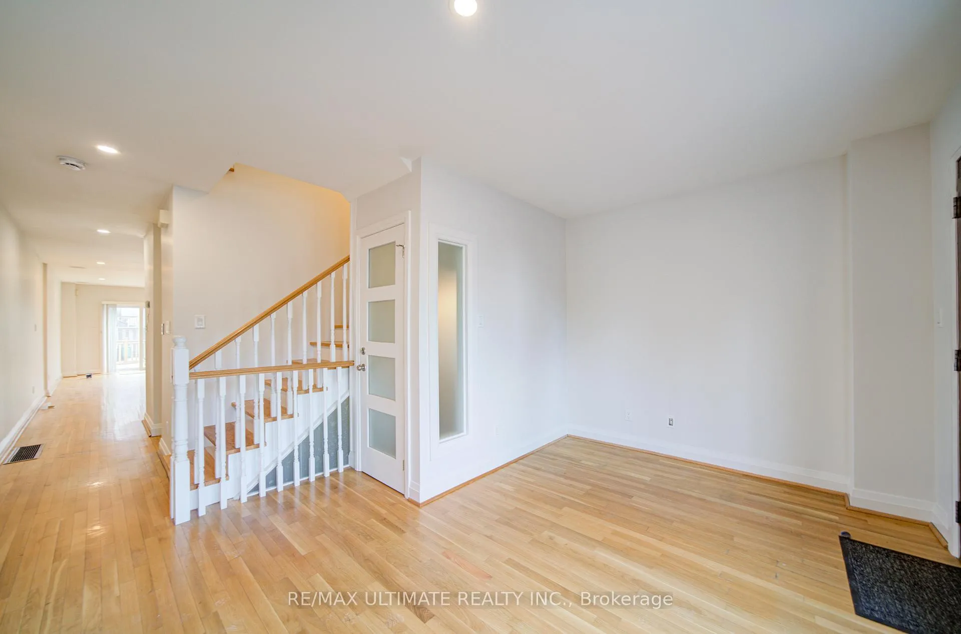 Photo 4 of 51 Epsom Avenue E, Toronto, Woodbine-Lumsden — HOMEH