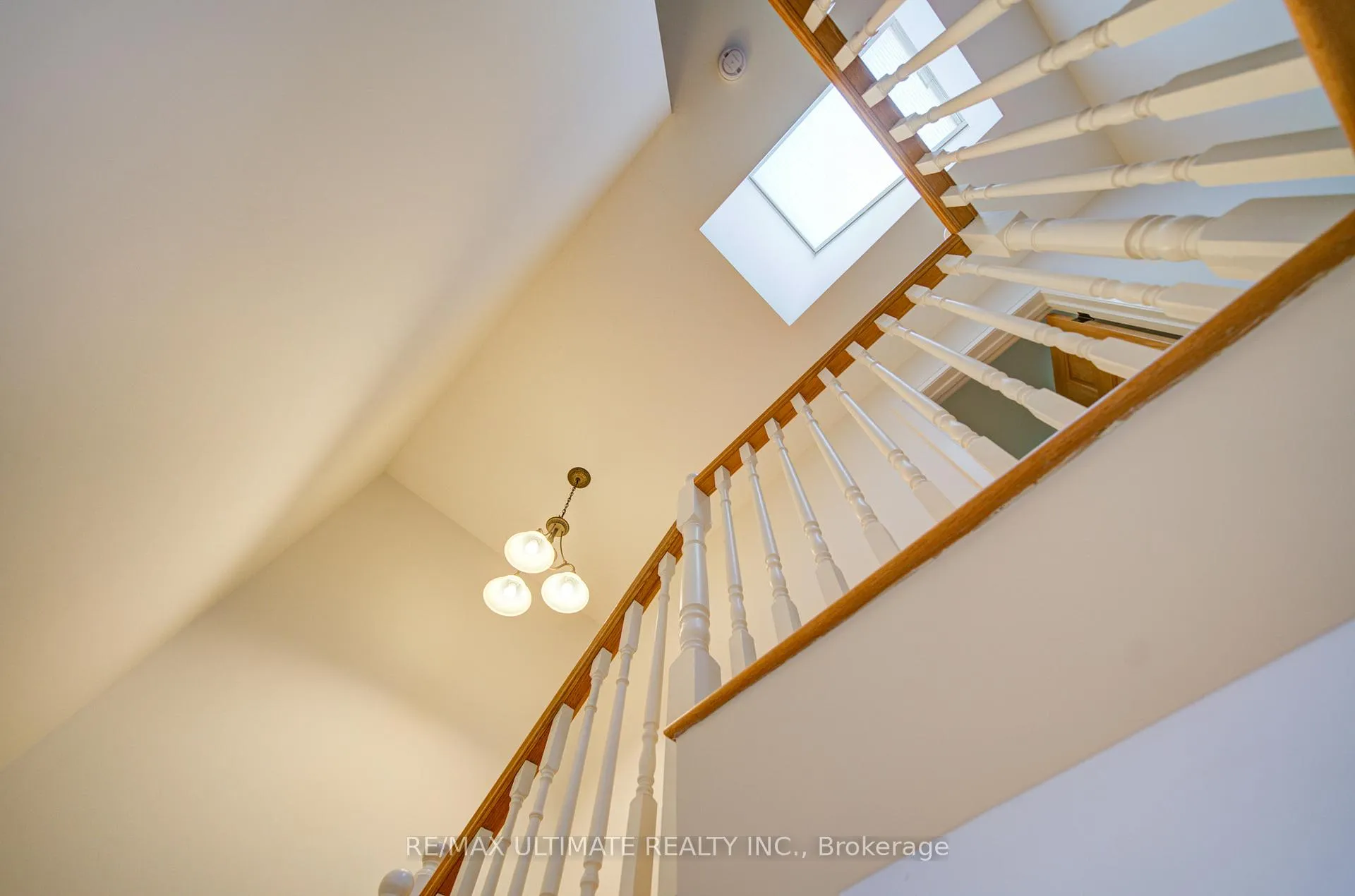 Photo 6 of 51 Epsom Avenue E, Toronto, Woodbine-Lumsden — HOMEH