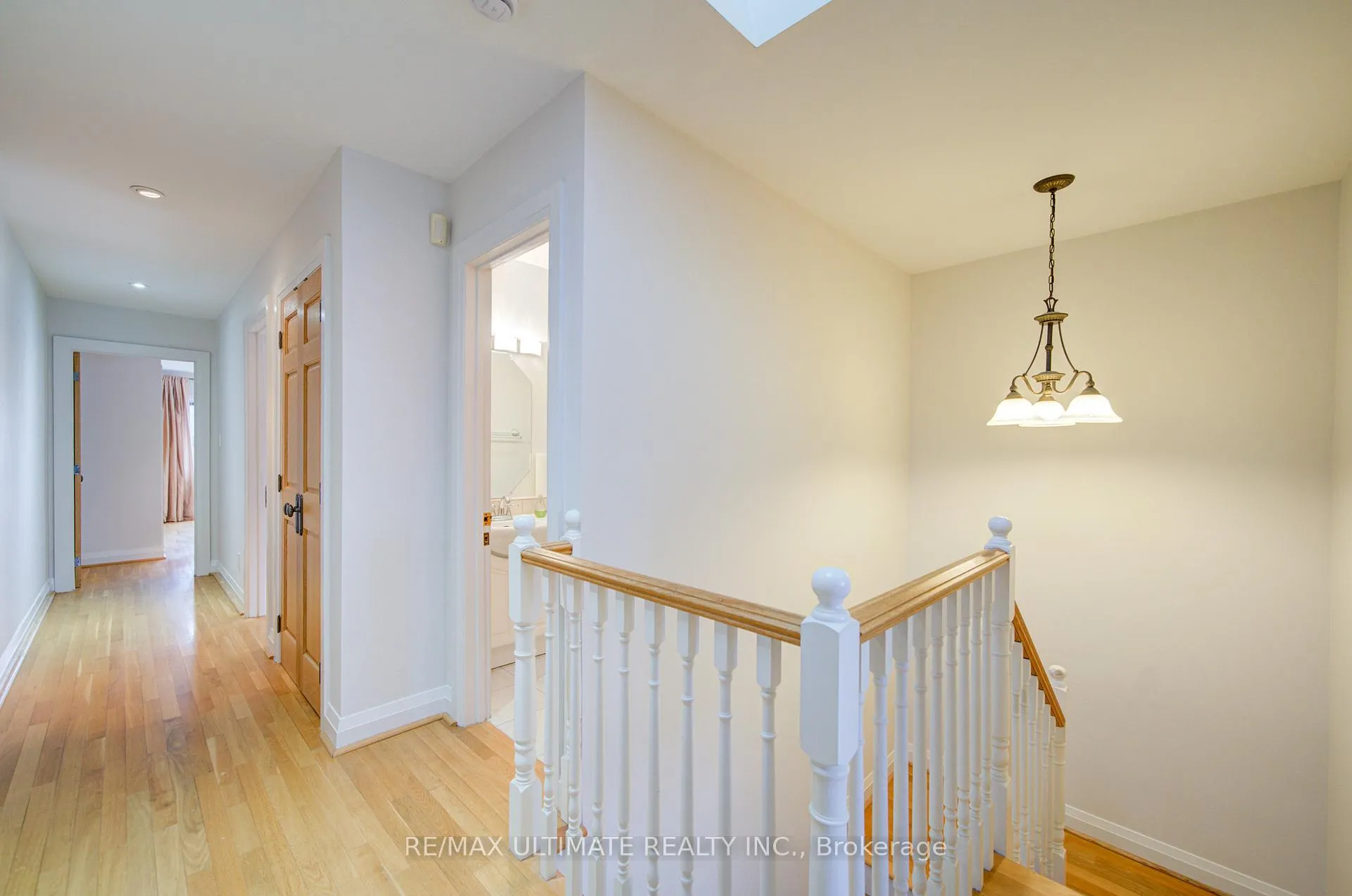 Photo 16 of 51 Epsom Avenue E, Toronto, Woodbine-Lumsden — HOMEH
