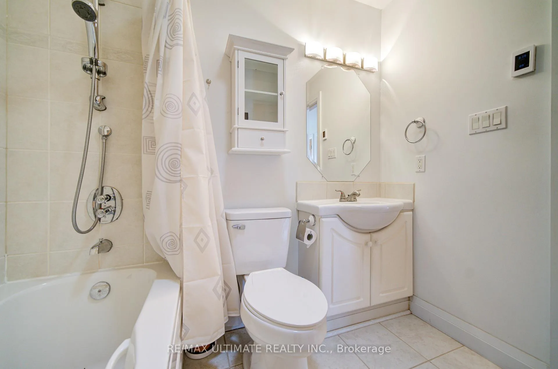 Photo 22 of 51 Epsom Avenue E, Toronto, Woodbine-Lumsden — HOMEH