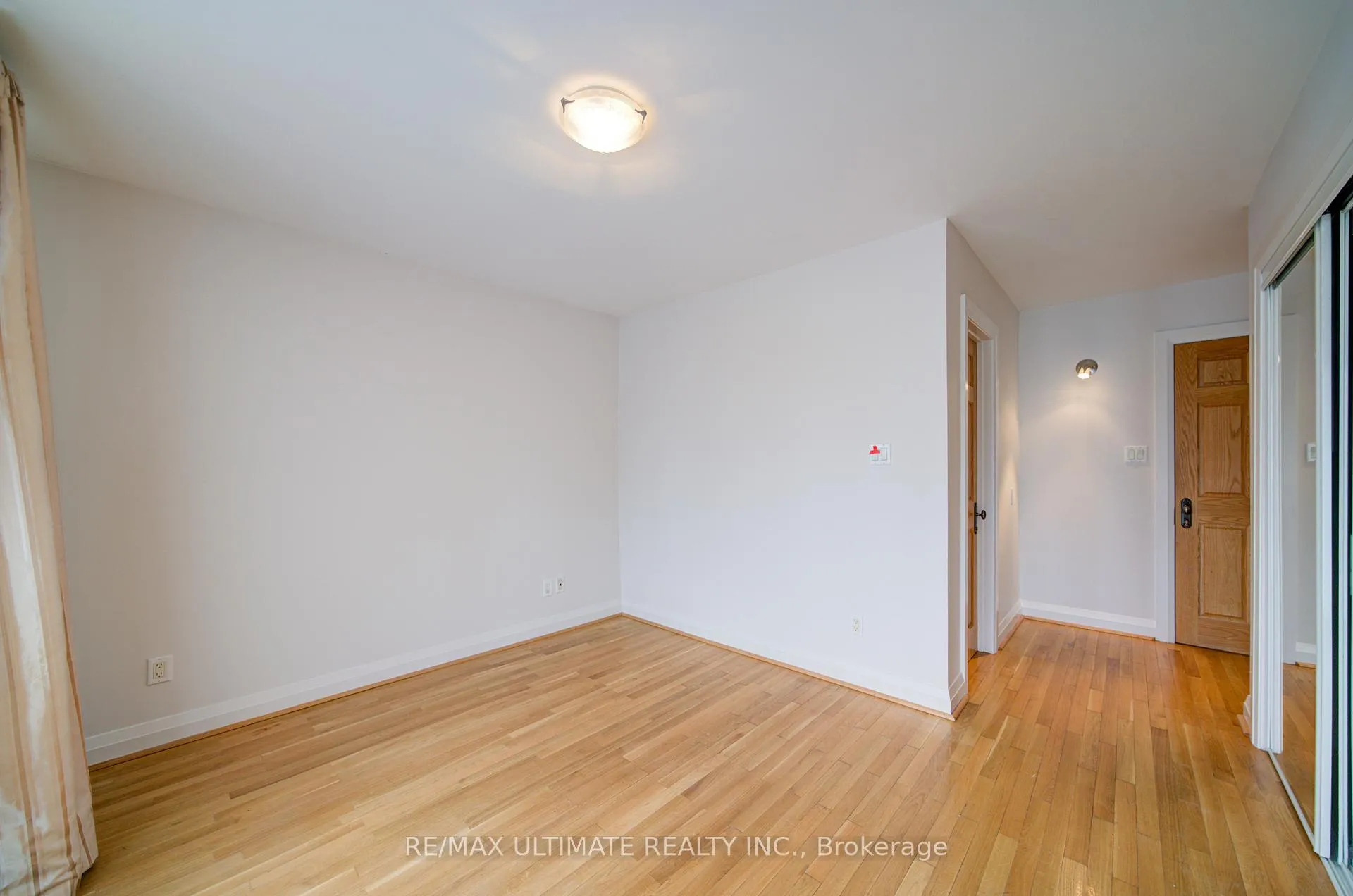 Photo 25 of 51 Epsom Avenue E, Toronto, Woodbine-Lumsden — HOMEH
