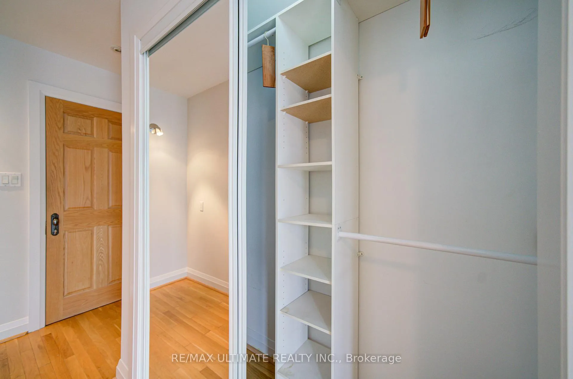 Photo 26 of 51 Epsom Avenue E, Toronto, Woodbine-Lumsden — HOMEH