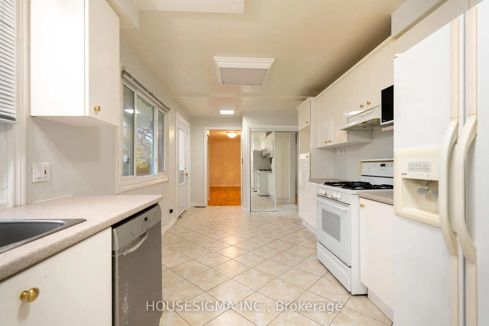 Photo 5 of 1 Cherrylane Drive N, St. Catharines, Vine/Linwell — HOMEH