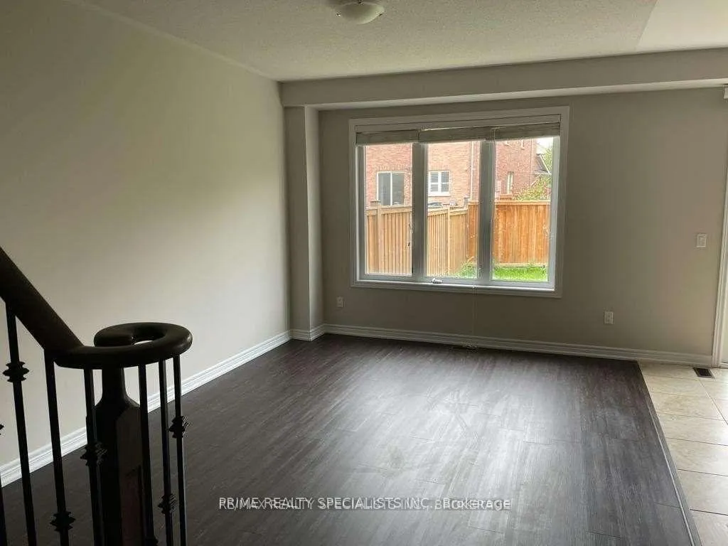 Photo 4 of 40 Kawana Road, Brampton, Bram West — HOMEH
