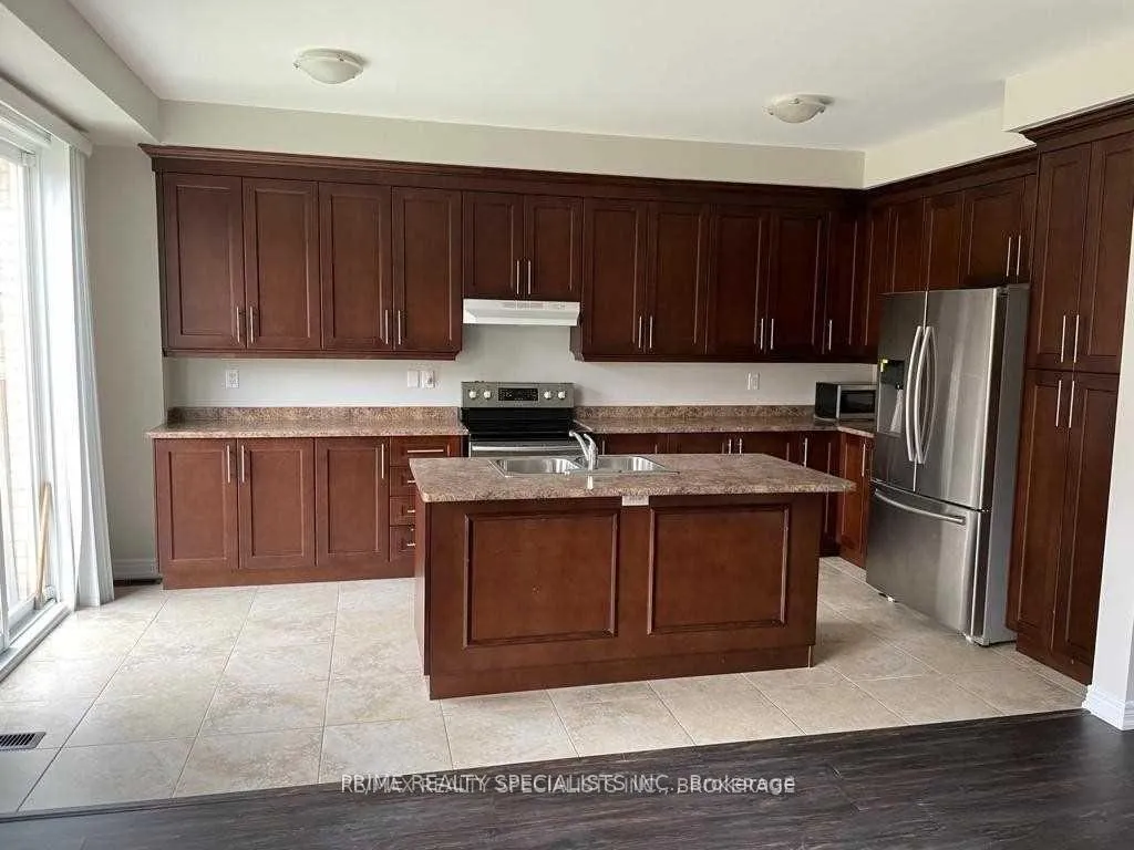 Photo 6 of 40 Kawana Road, Brampton, Bram West — HOMEH