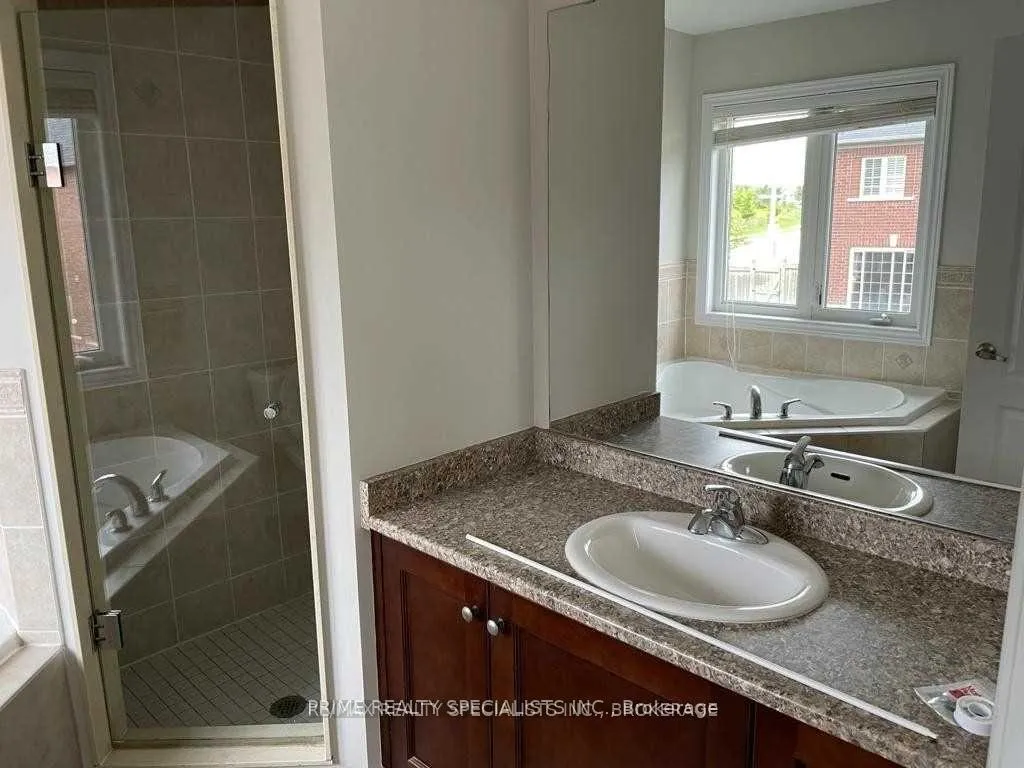 Photo 9 of 40 Kawana Road, Brampton, Bram West — HOMEH