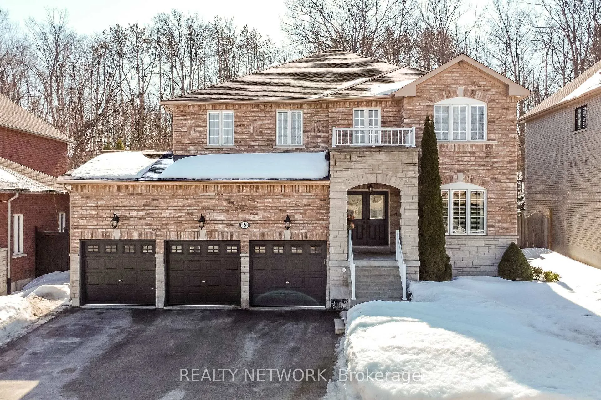 Photo 1 of 5 Camelot Square, Barrie, Innis-Shore — HOMEH