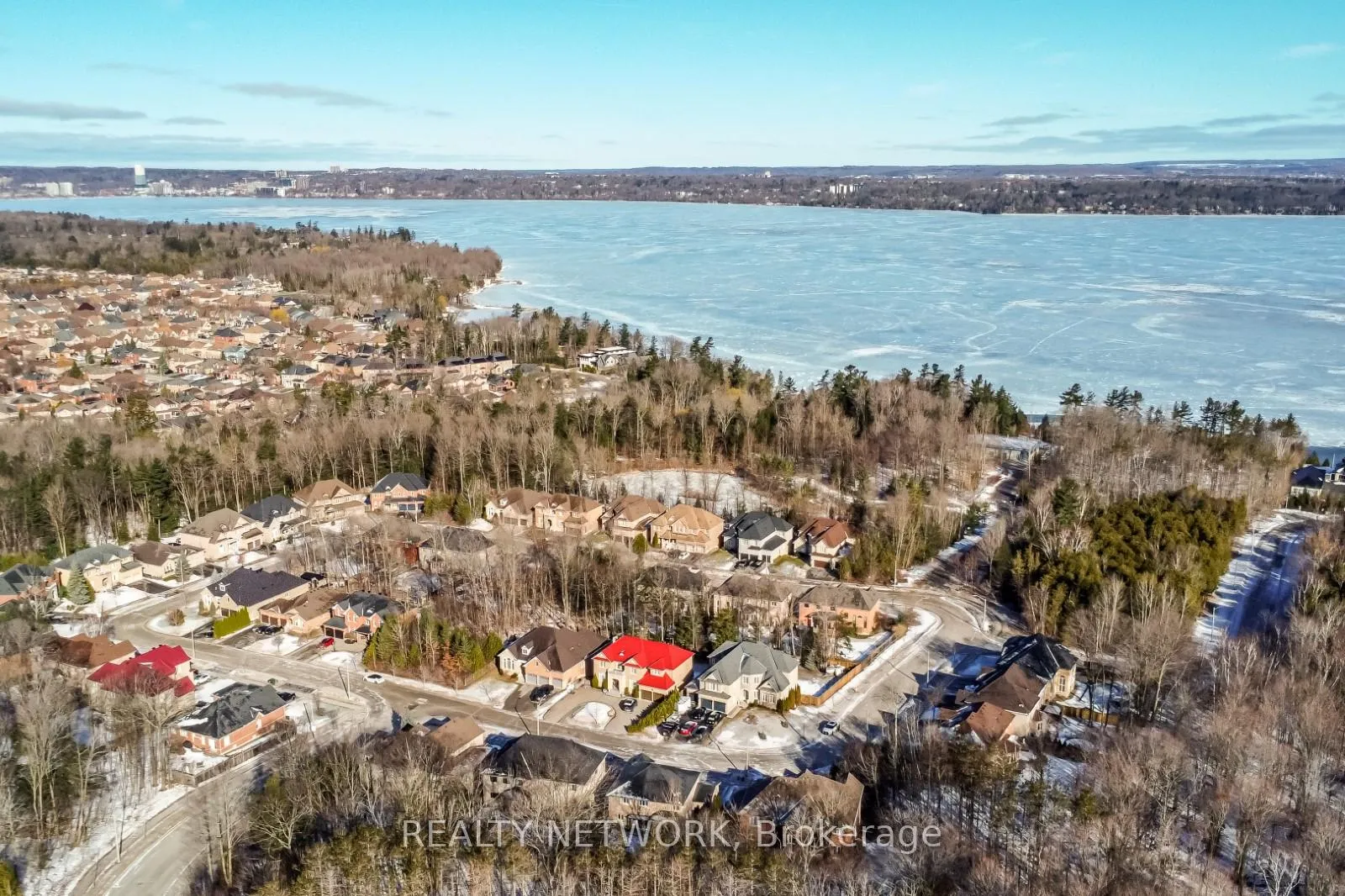 Photo 4 of 5 Camelot Square, Barrie, Innis-Shore — HOMEH